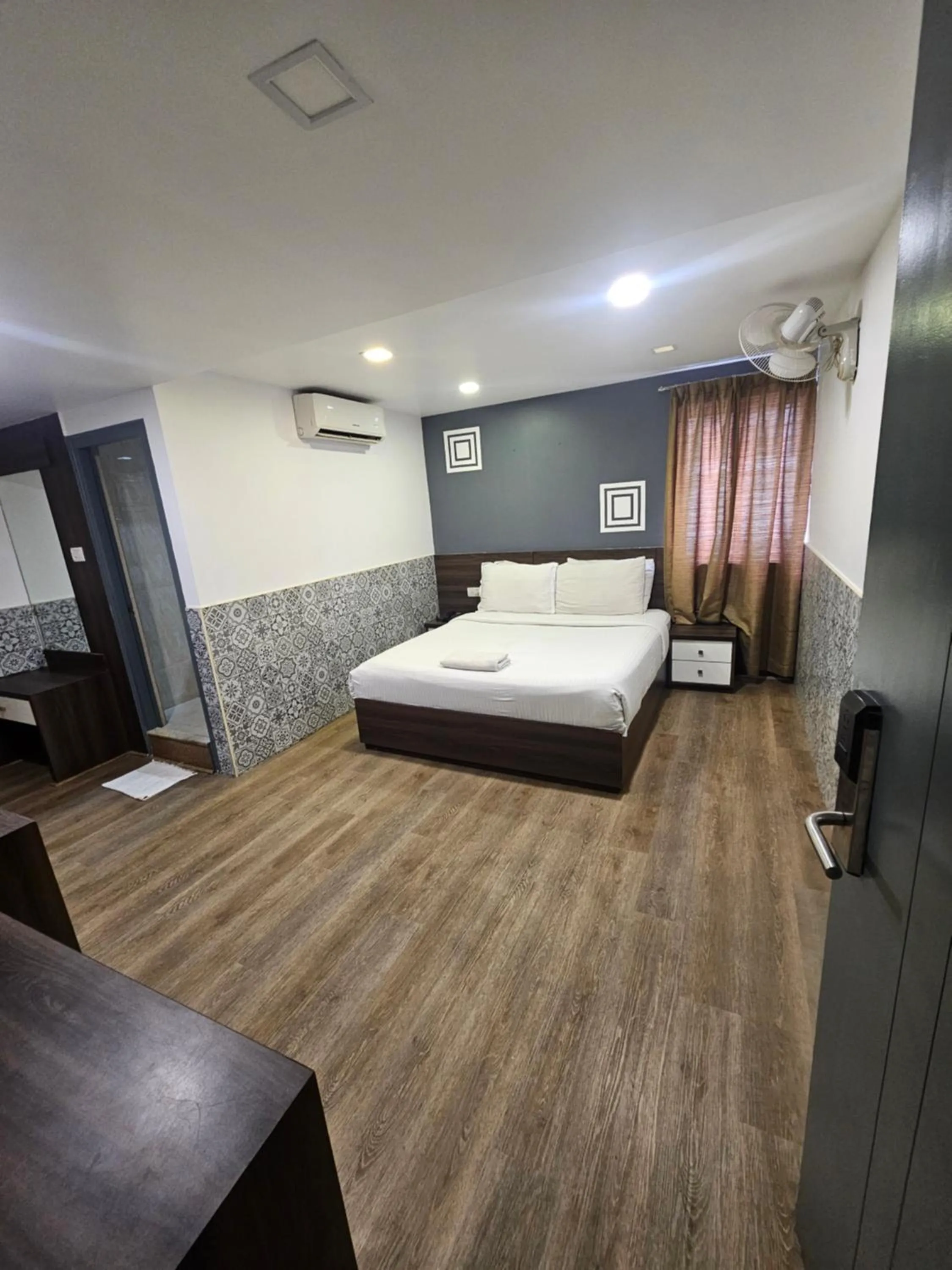 Bed in Hotel Royal Inn - Electronic City