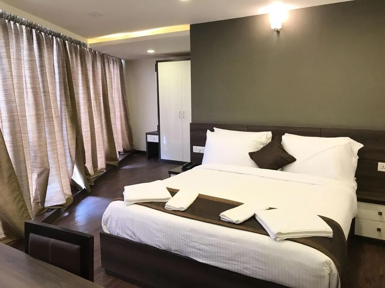 Bed in Hotel Royal Inn - Electronic City