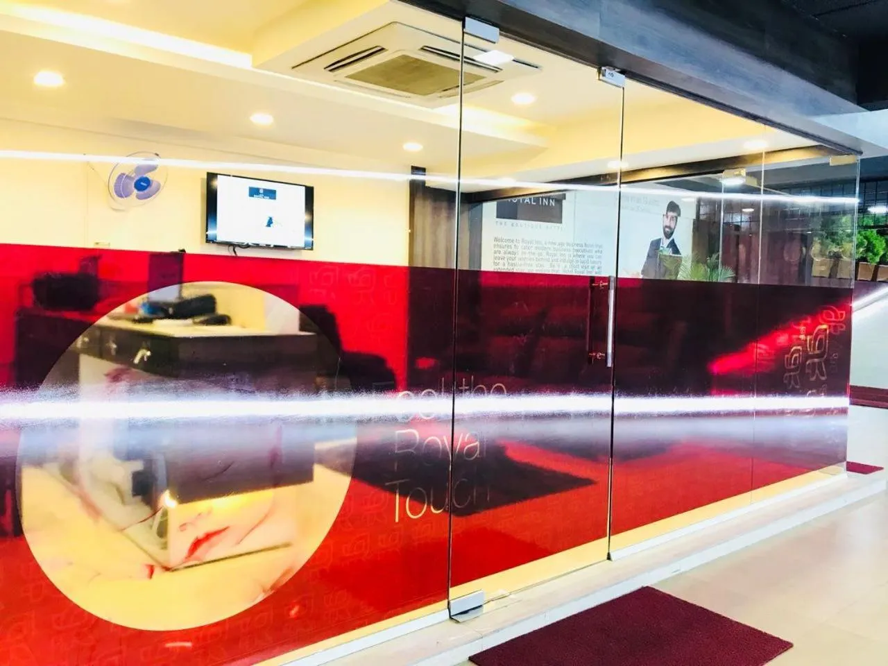 Night in Hotel Royal Inn - Electronic City