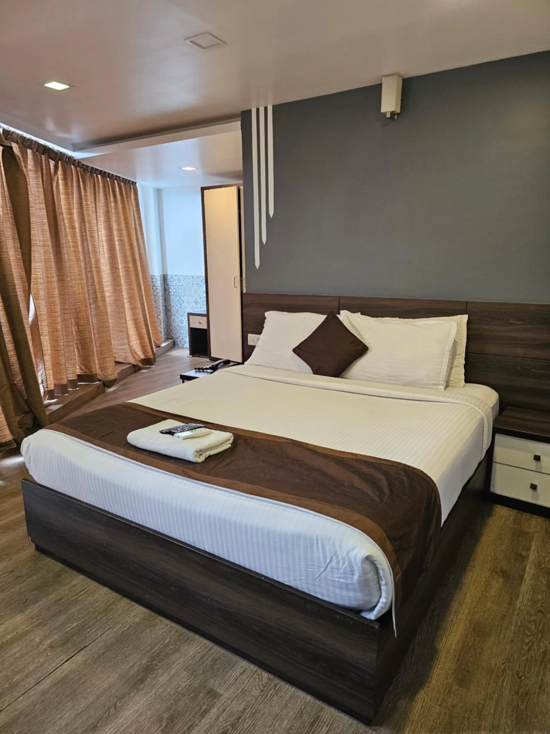 Bed in Hotel Royal Inn - Electronic City