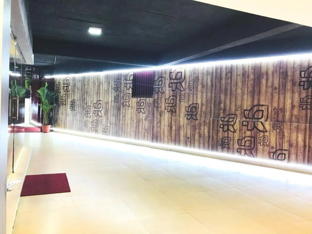 Night in Hotel Royal Inn - Electronic City