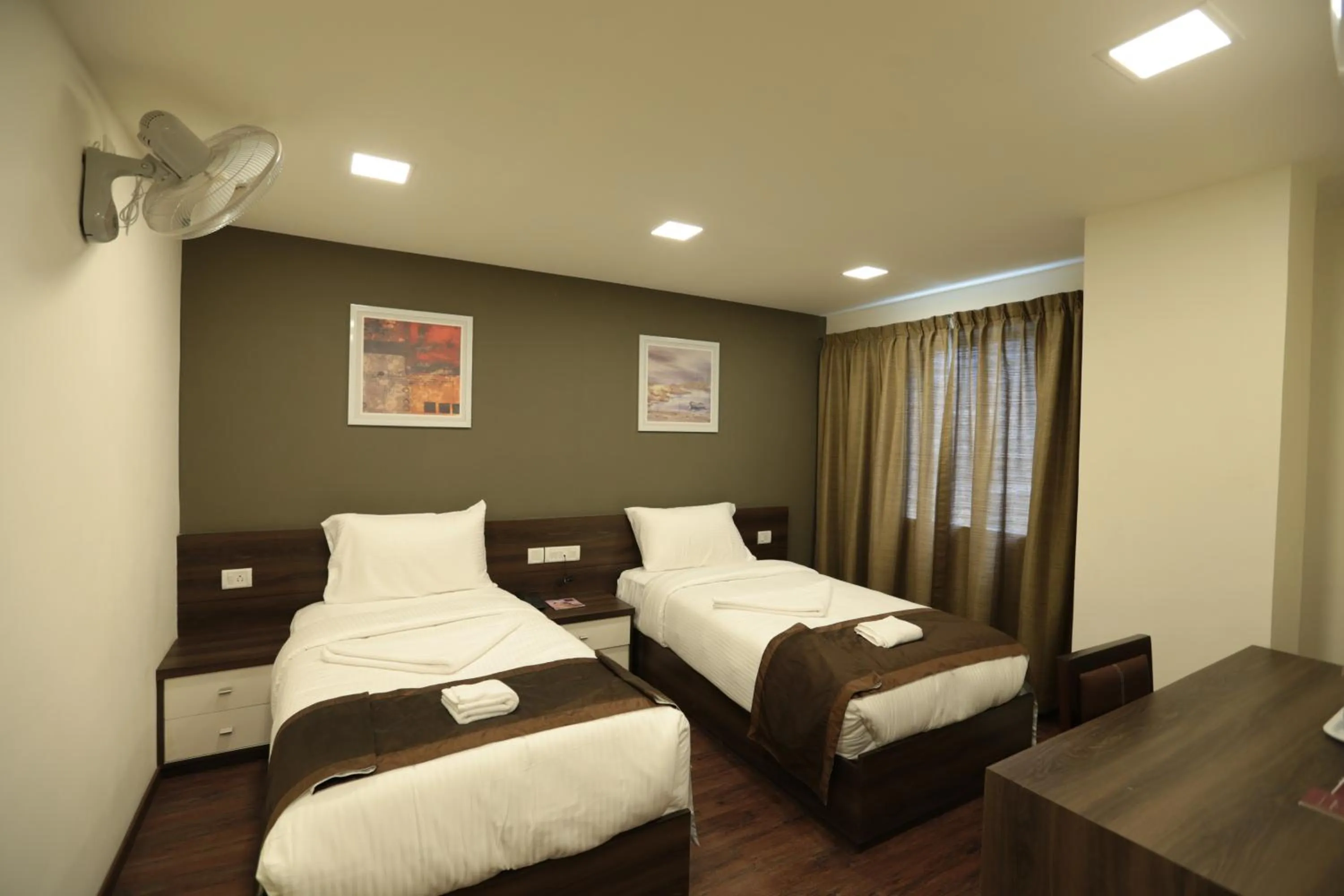 Bed in Hotel Royal Inn - Electronic City