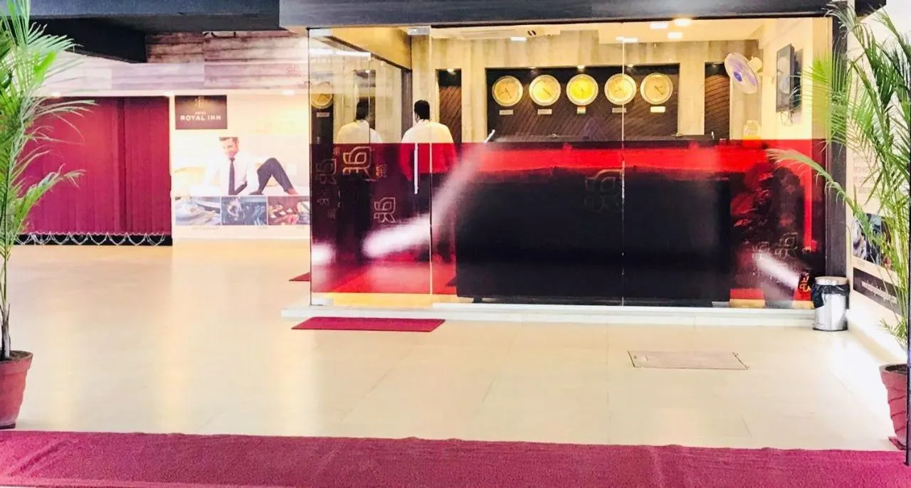 Night in Hotel Royal Inn - Electronic City