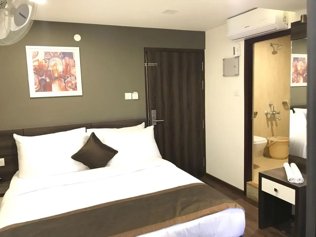 Bed in Hotel Royal Inn - Electronic City