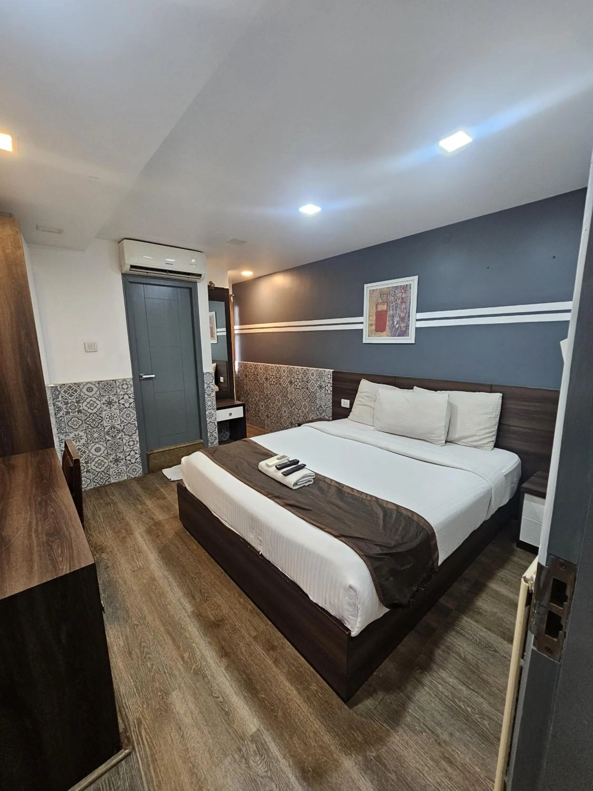 Bed in Hotel Royal Inn - Electronic City