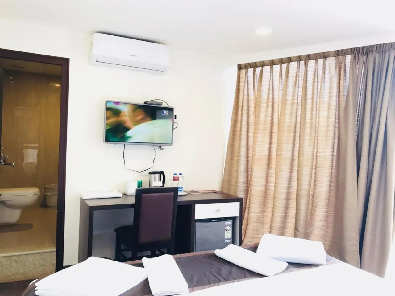 Bed in Hotel Royal Inn - Electronic City