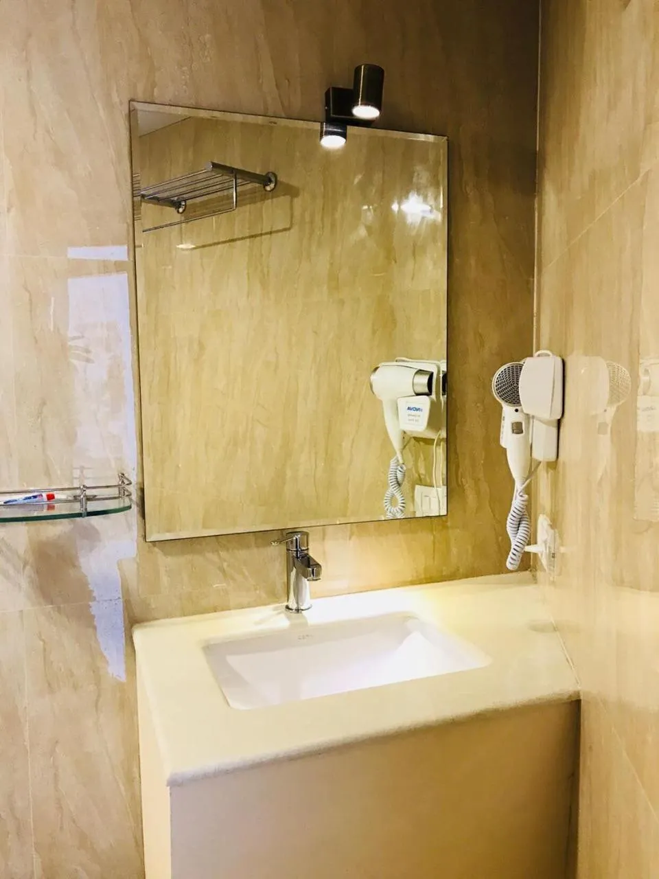 Bathroom in Hotel Royal Inn - Electronic City
