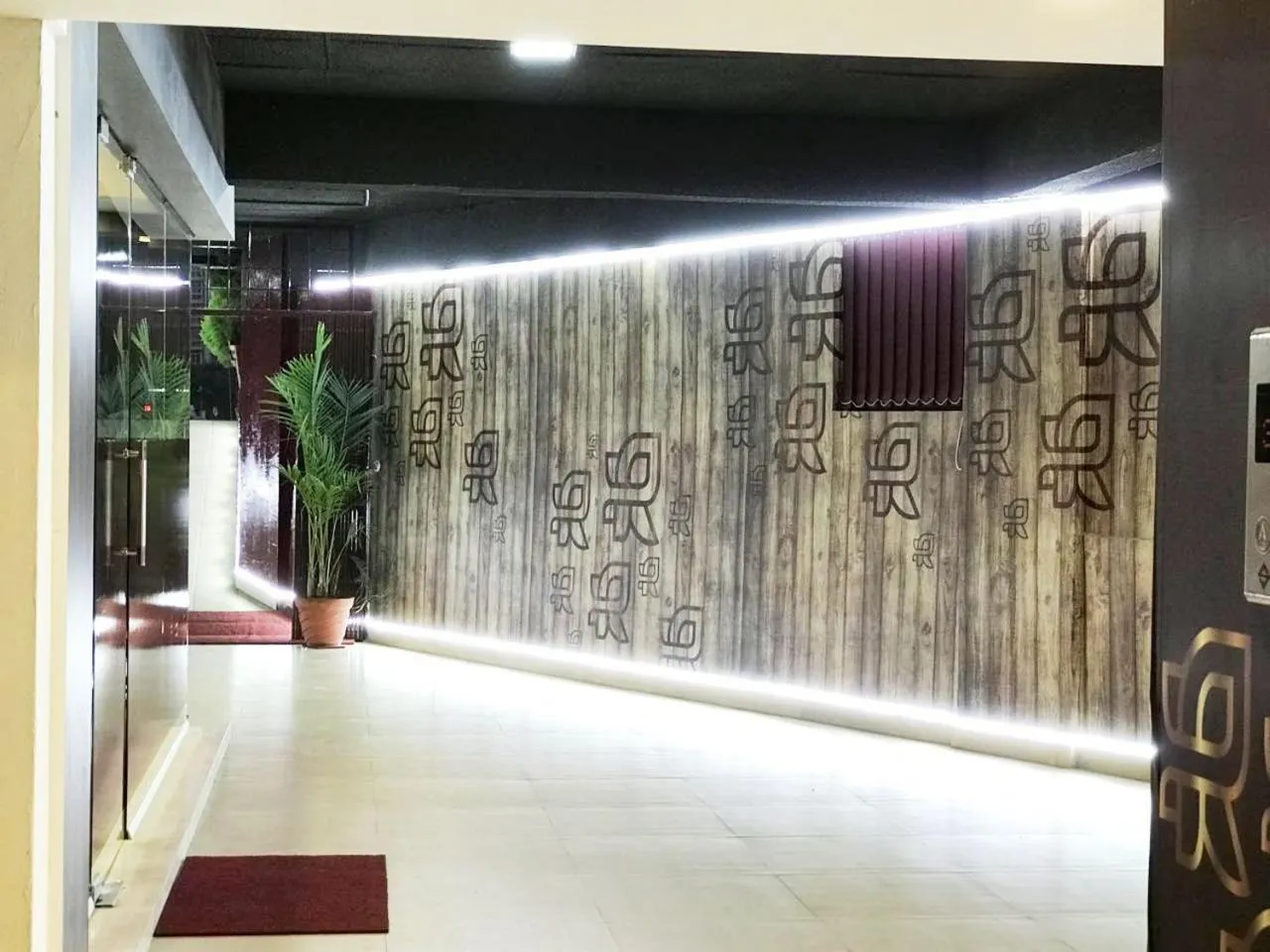 Night in Hotel Royal Inn - Electronic City