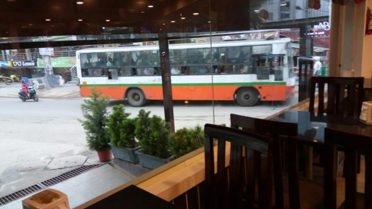 Restaurant/places to eat in Hotel Royal Inn - Electronic City