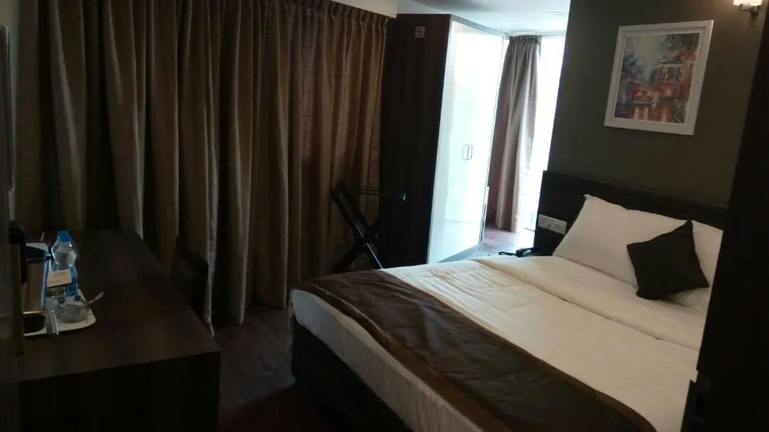 Bed in Hotel Royal Inn - Electronic City