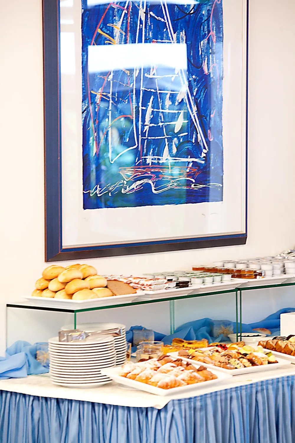 Buffet breakfast in Hotel Horizonte