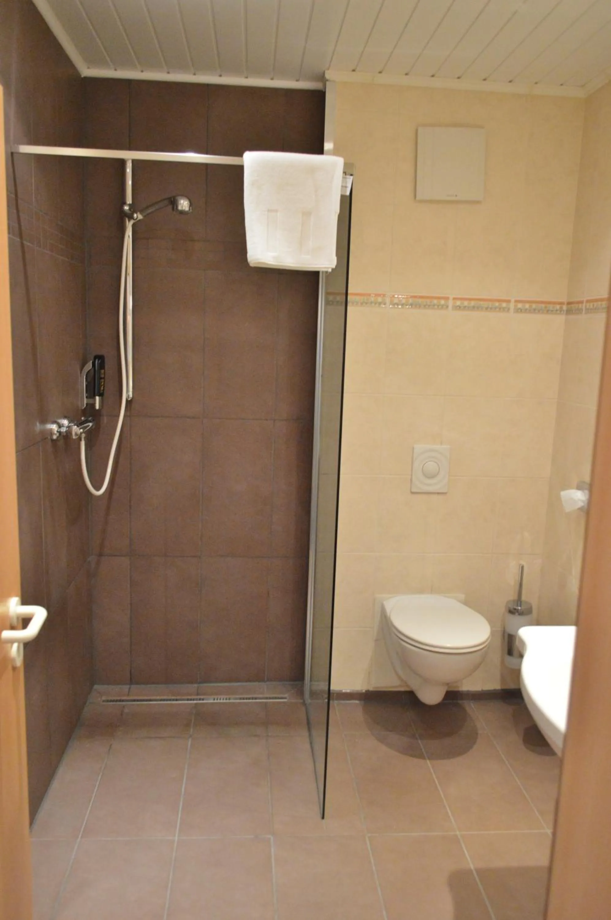 Photo of the whole room in Hotel B8 Voerde