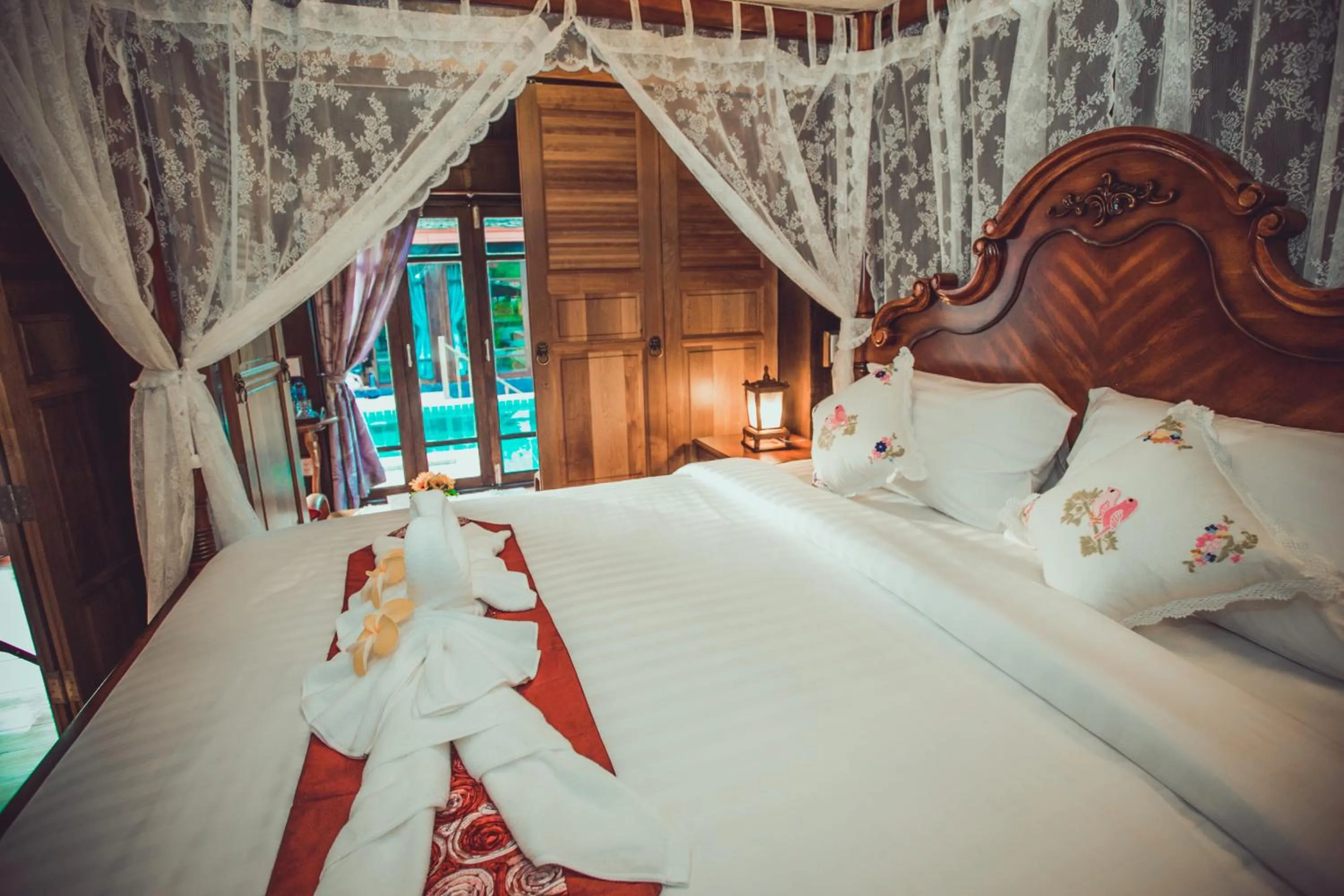 Photo of the whole room, Bed in Sasitara Thai Villas