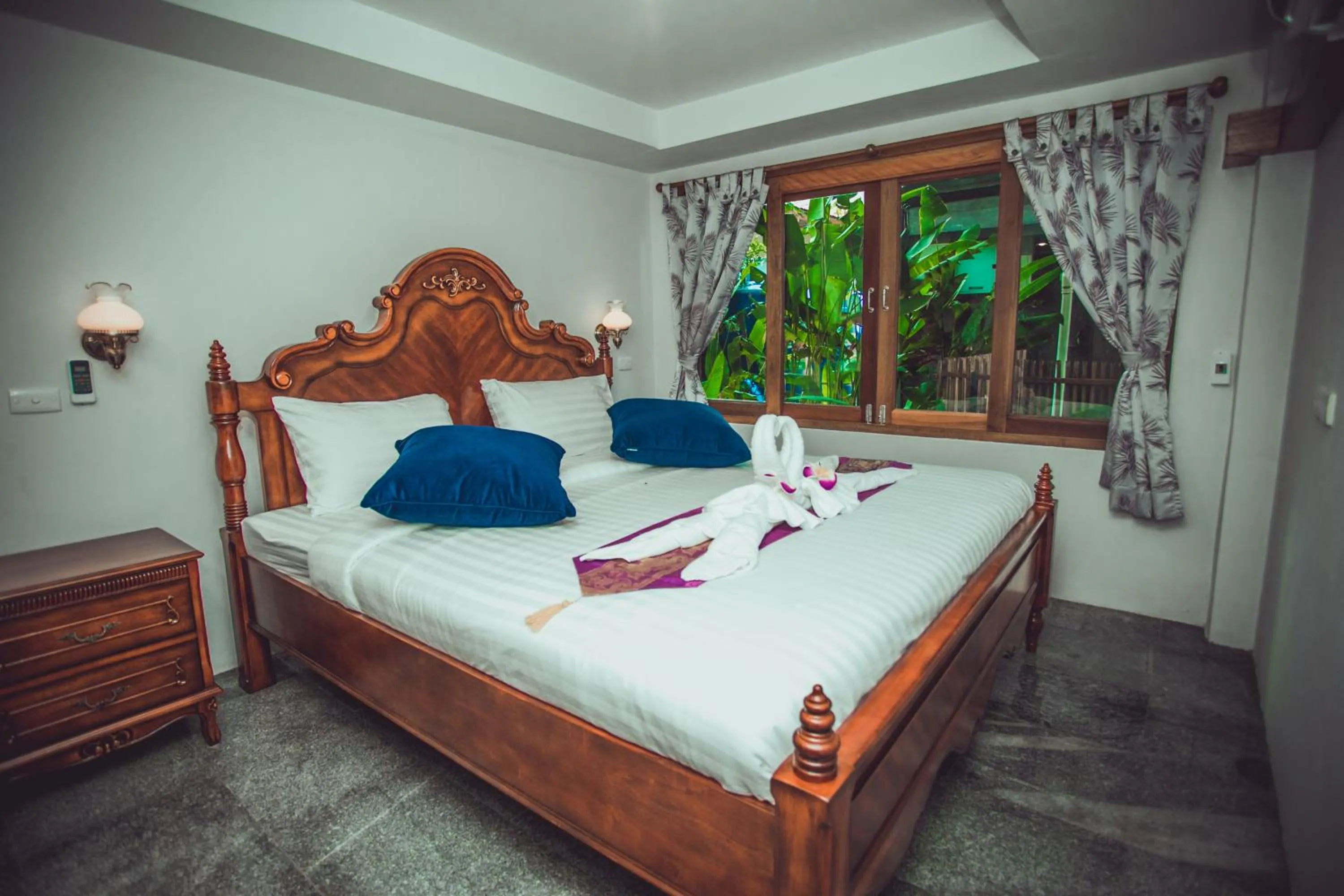 Photo of the whole room, Bed in Sasitara Thai Villas