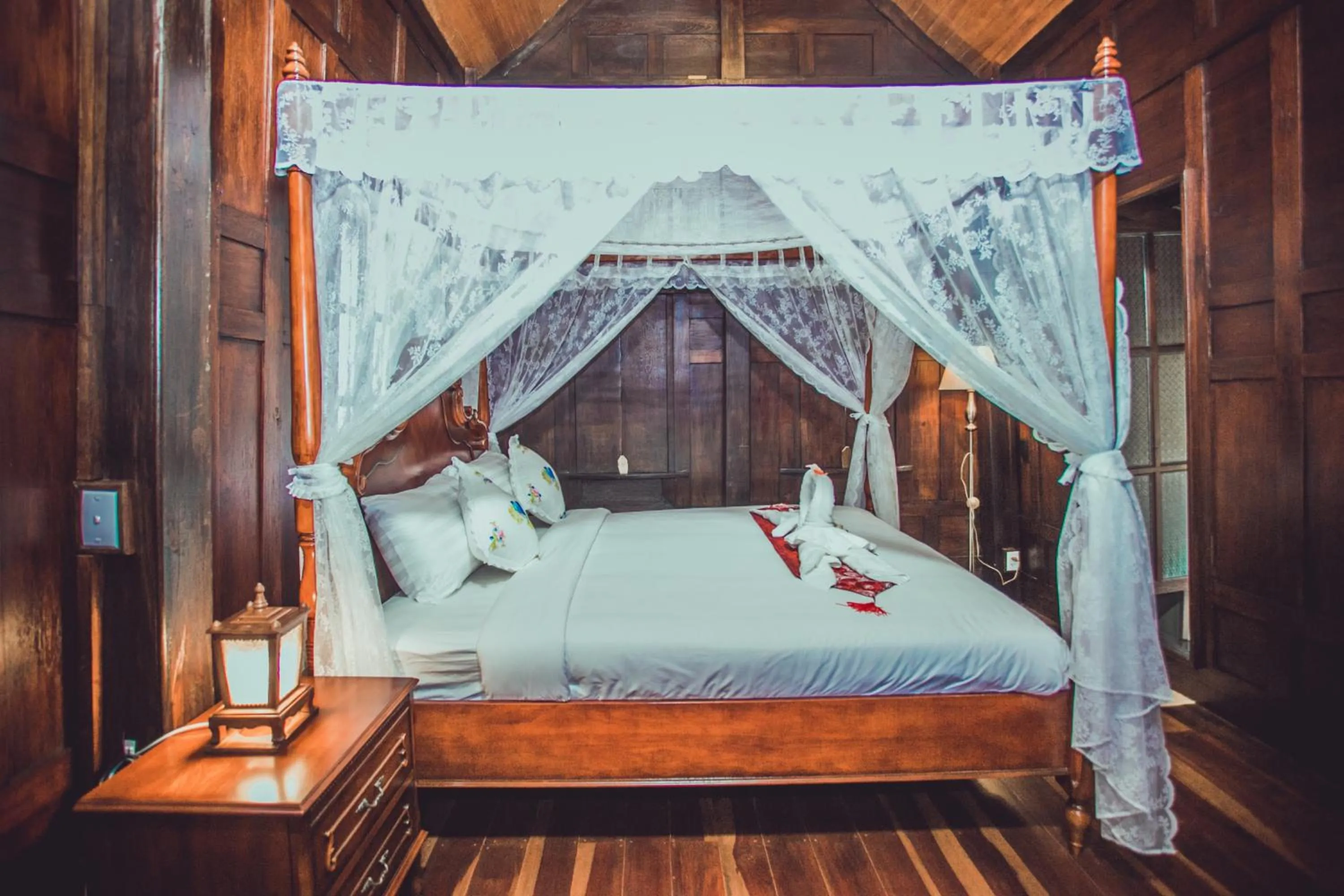 Photo of the whole room, Bed in Sasitara Thai Villas