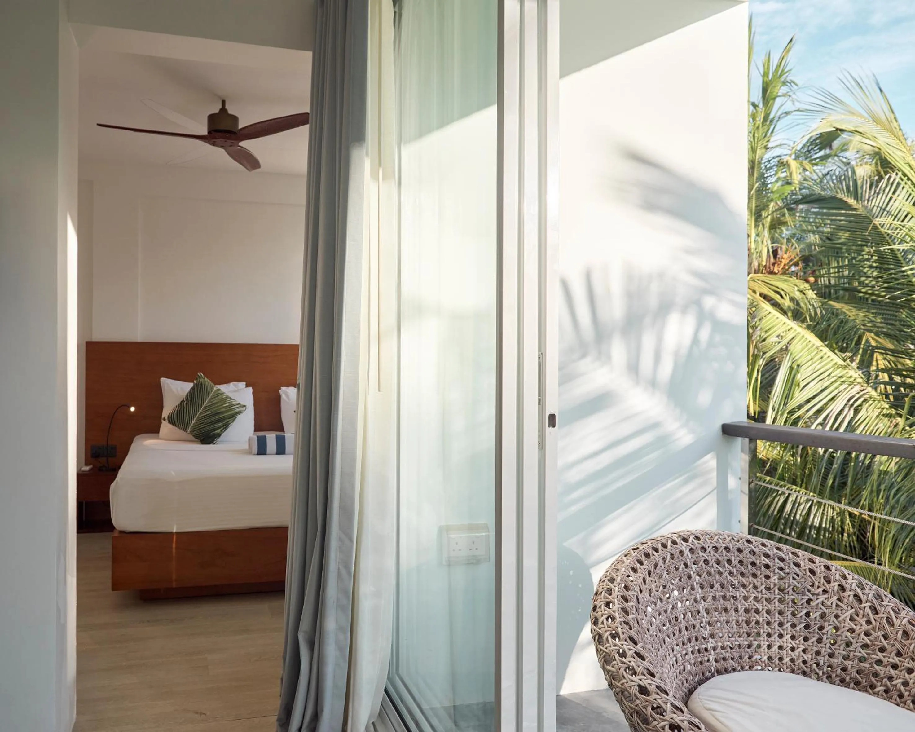 Photo of the whole room, Bed in Bliss Dhigurah