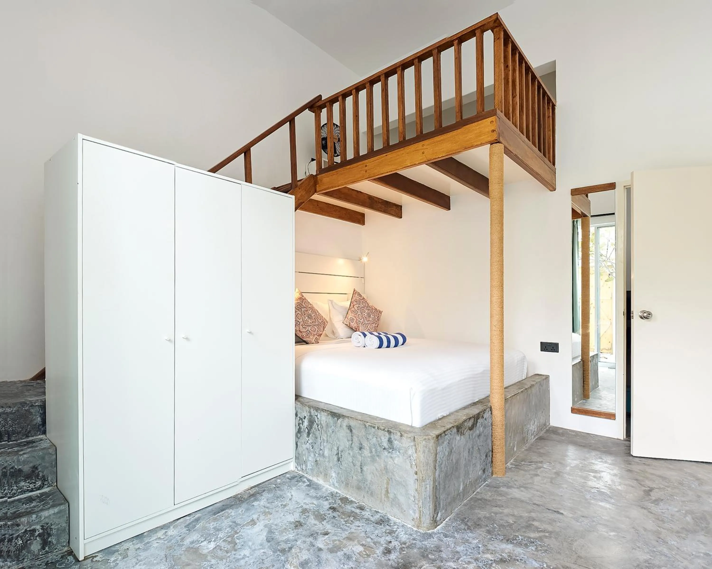 Photo of the whole room, Bed in Bliss Dhigurah