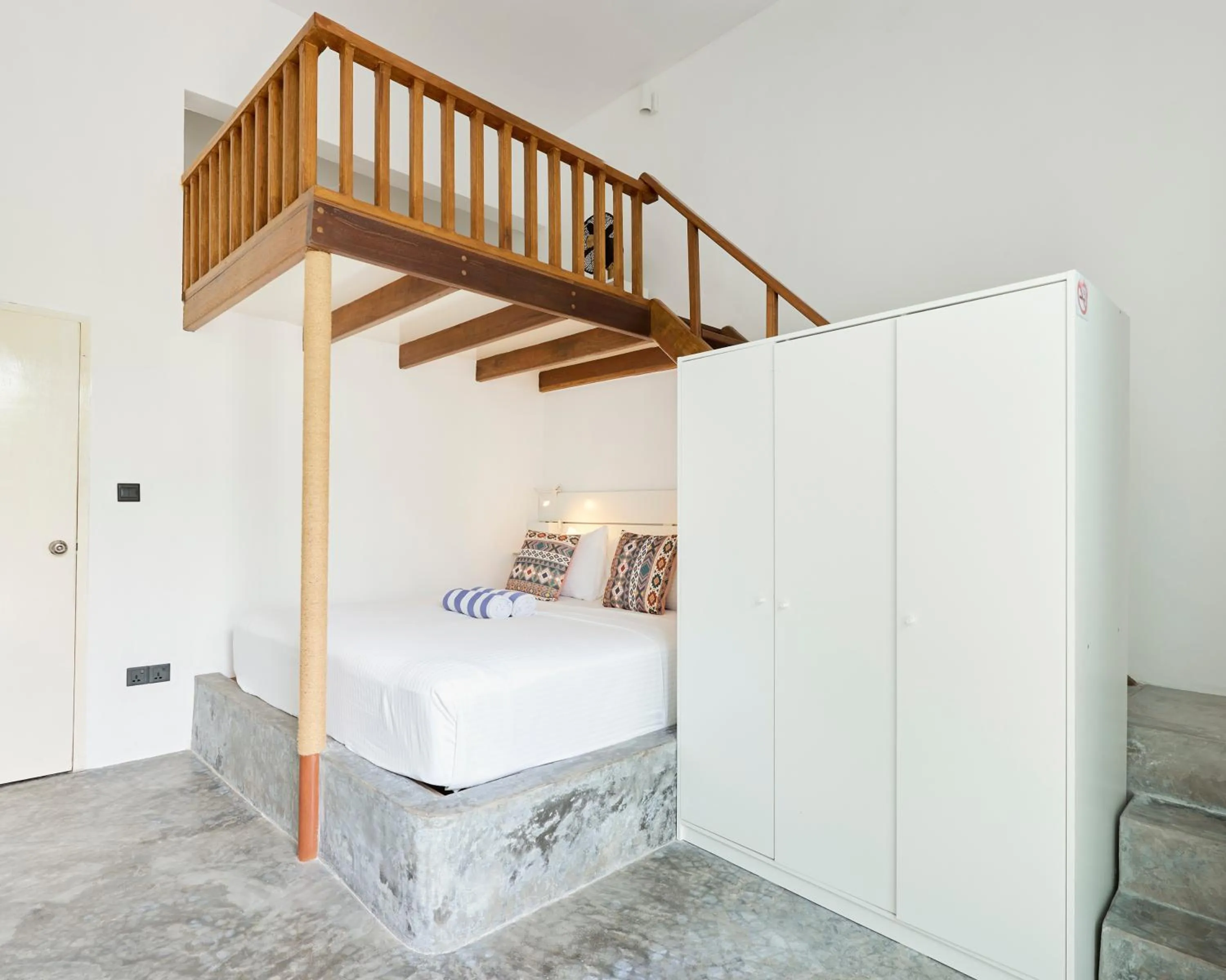 Photo of the whole room, Bed in Bliss Dhigurah