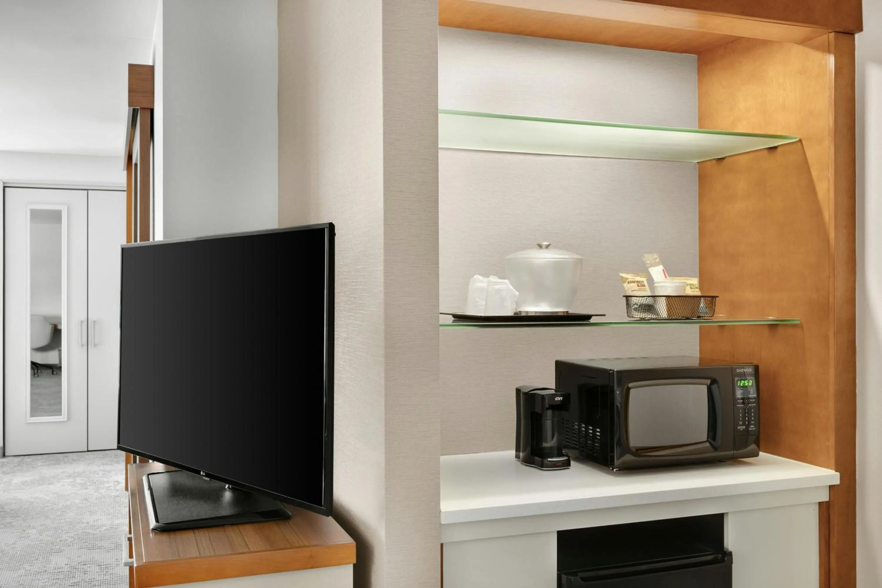 Photo of the whole room in SpringHill Suites by Marriott Chicago Southeast/Munster, IN