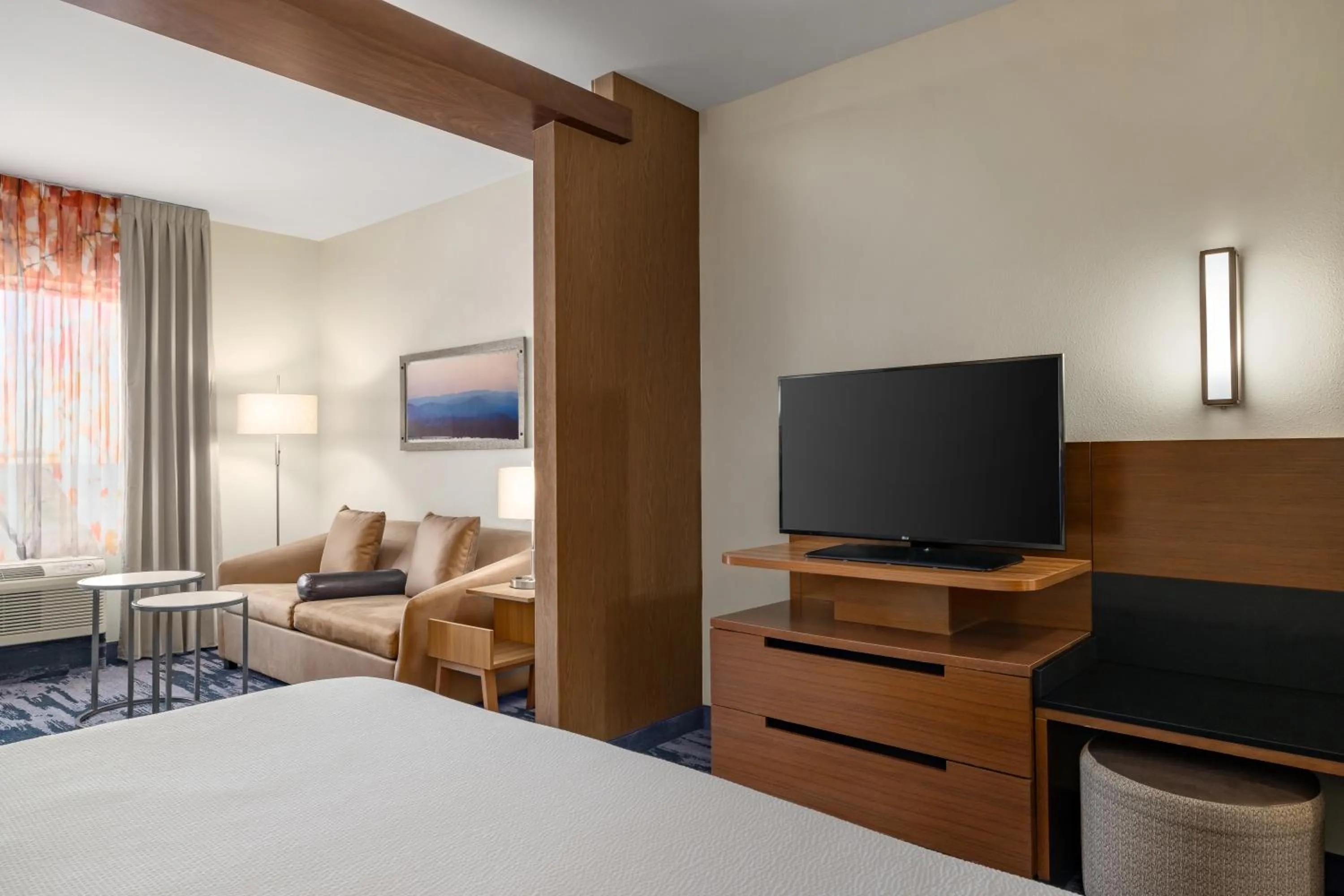 TV and multimedia, Bed in Fairfield Inn & Suites by Marriott West Monroe
