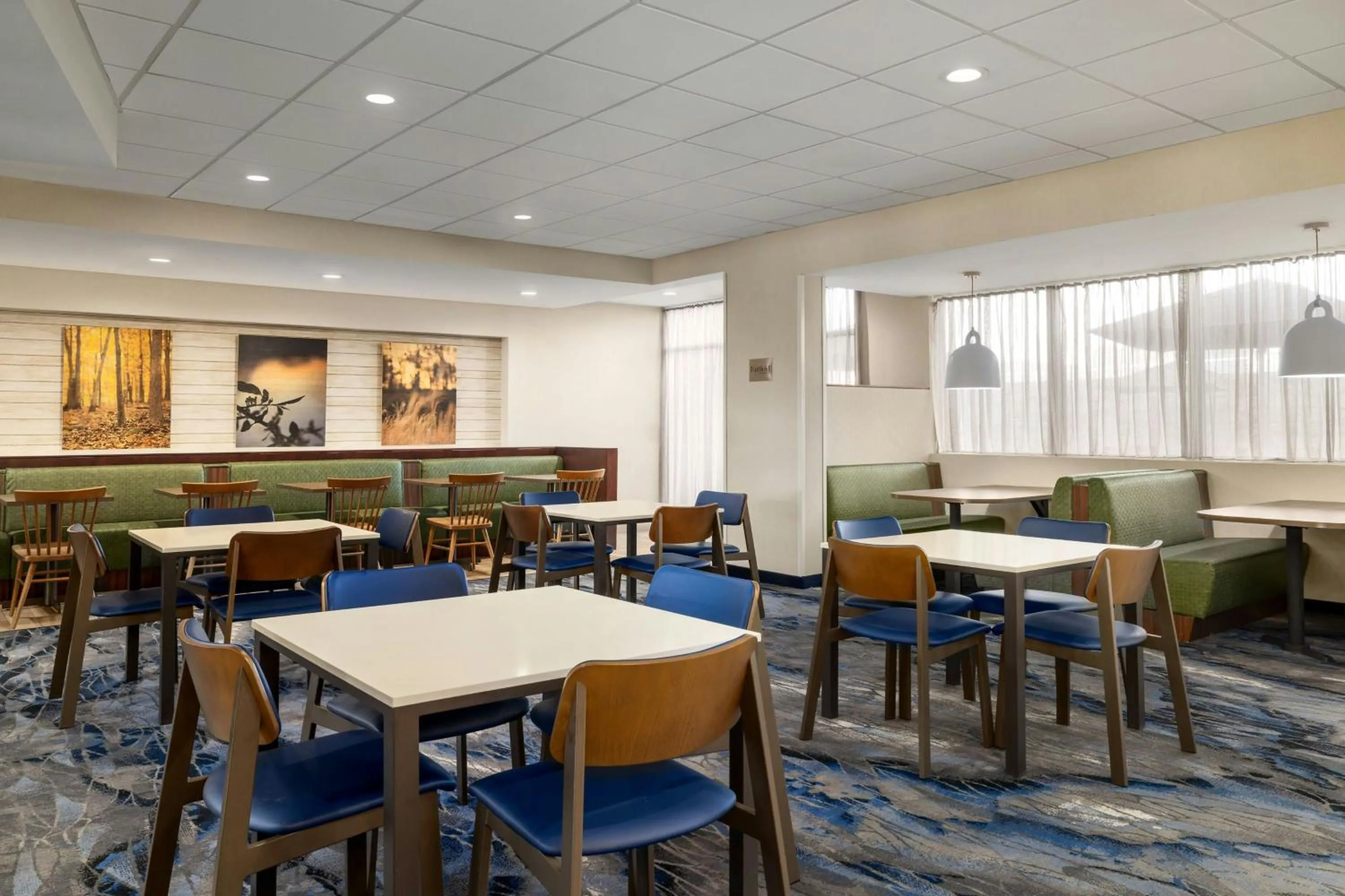Breakfast in Fairfield Inn & Suites by Marriott West Monroe