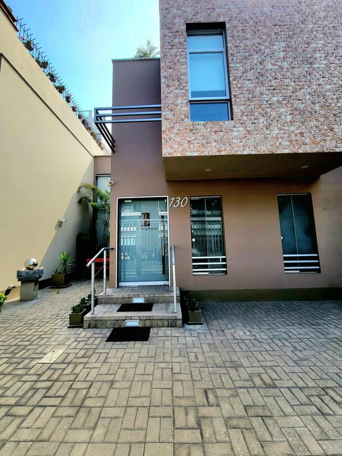 Facade/entrance in 3B Barranco by Katari Hoteles