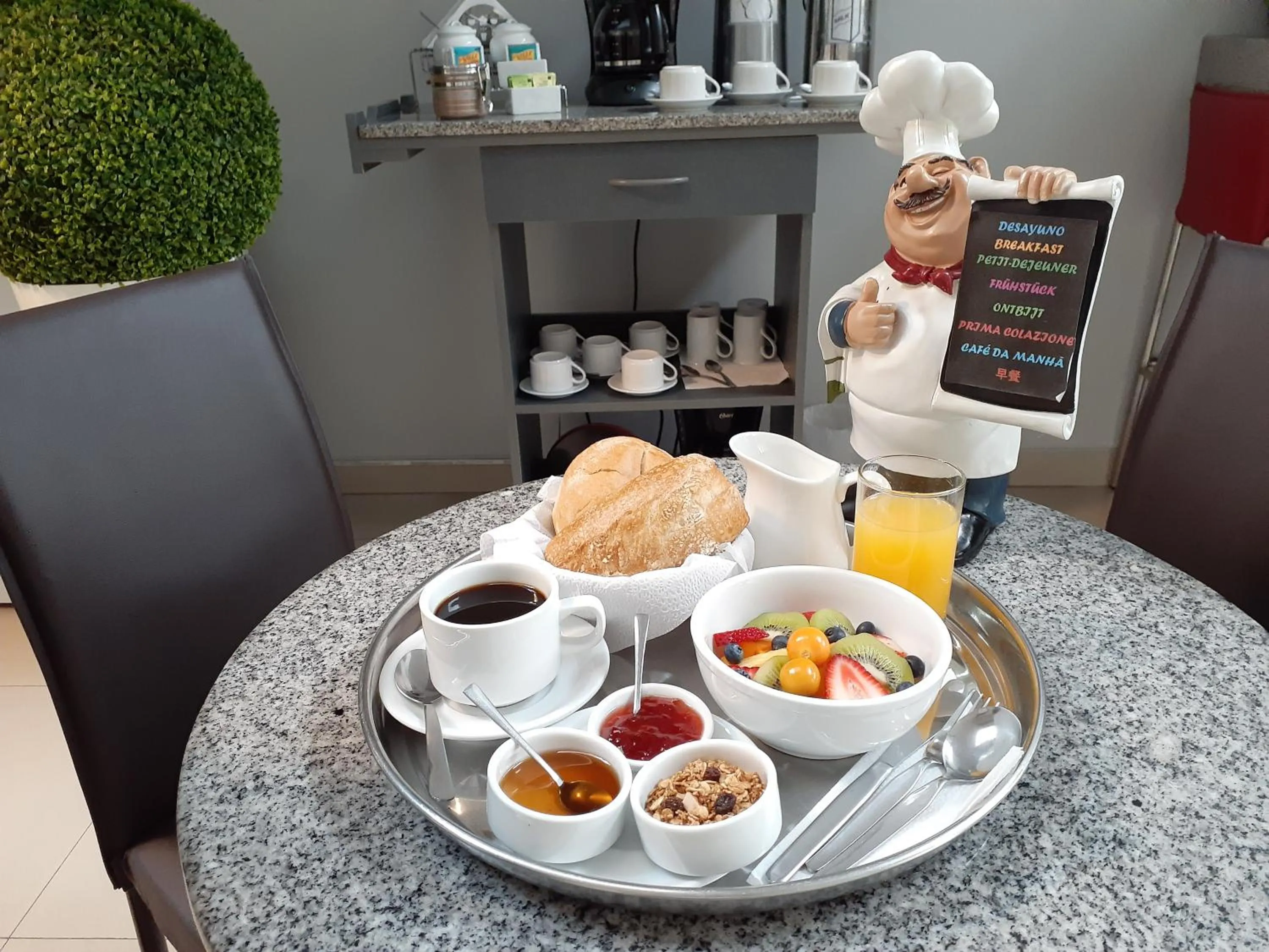 Food and drinks in 3B Barranco by Katari Hoteles