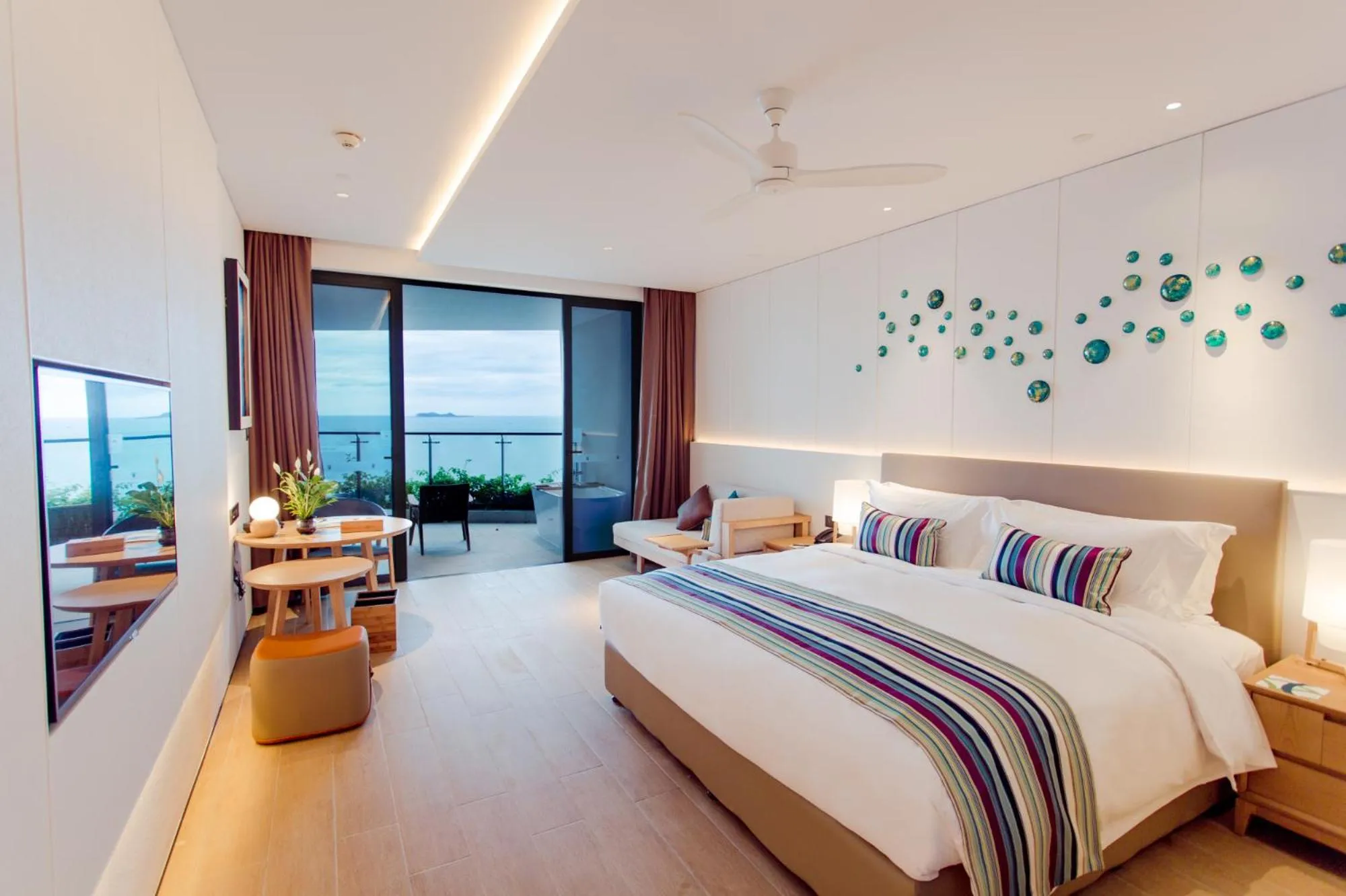 Photo of the whole room, Bed in Sanya Conifer Resort