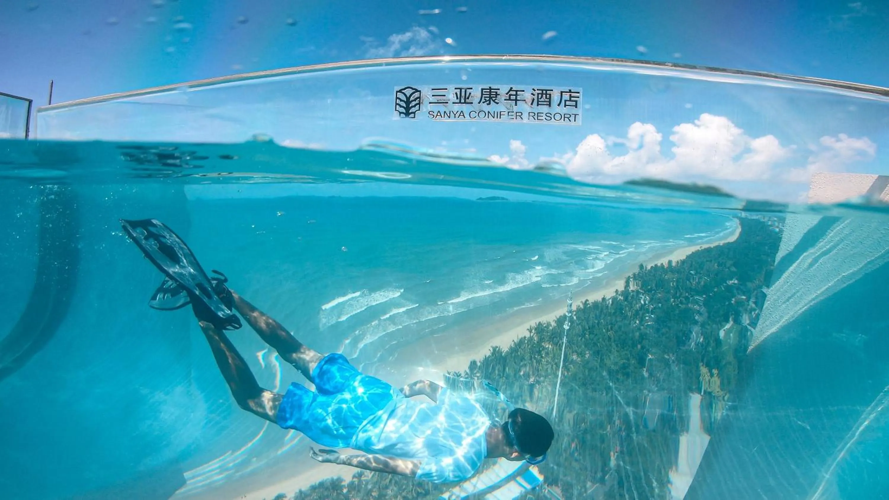 Swimming pool in Sanya Conifer Resort