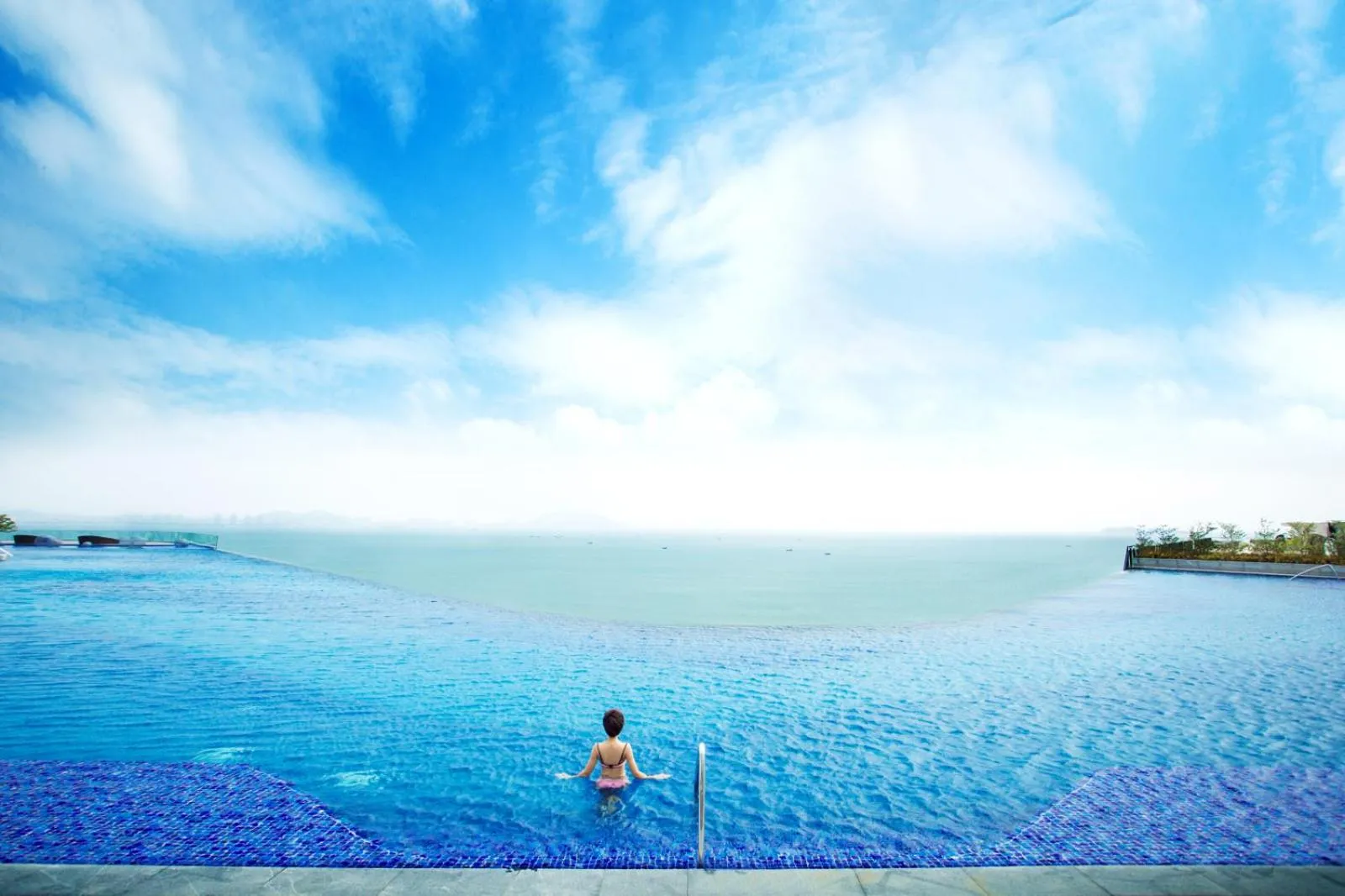 Swimming pool in Sanya Conifer Resort