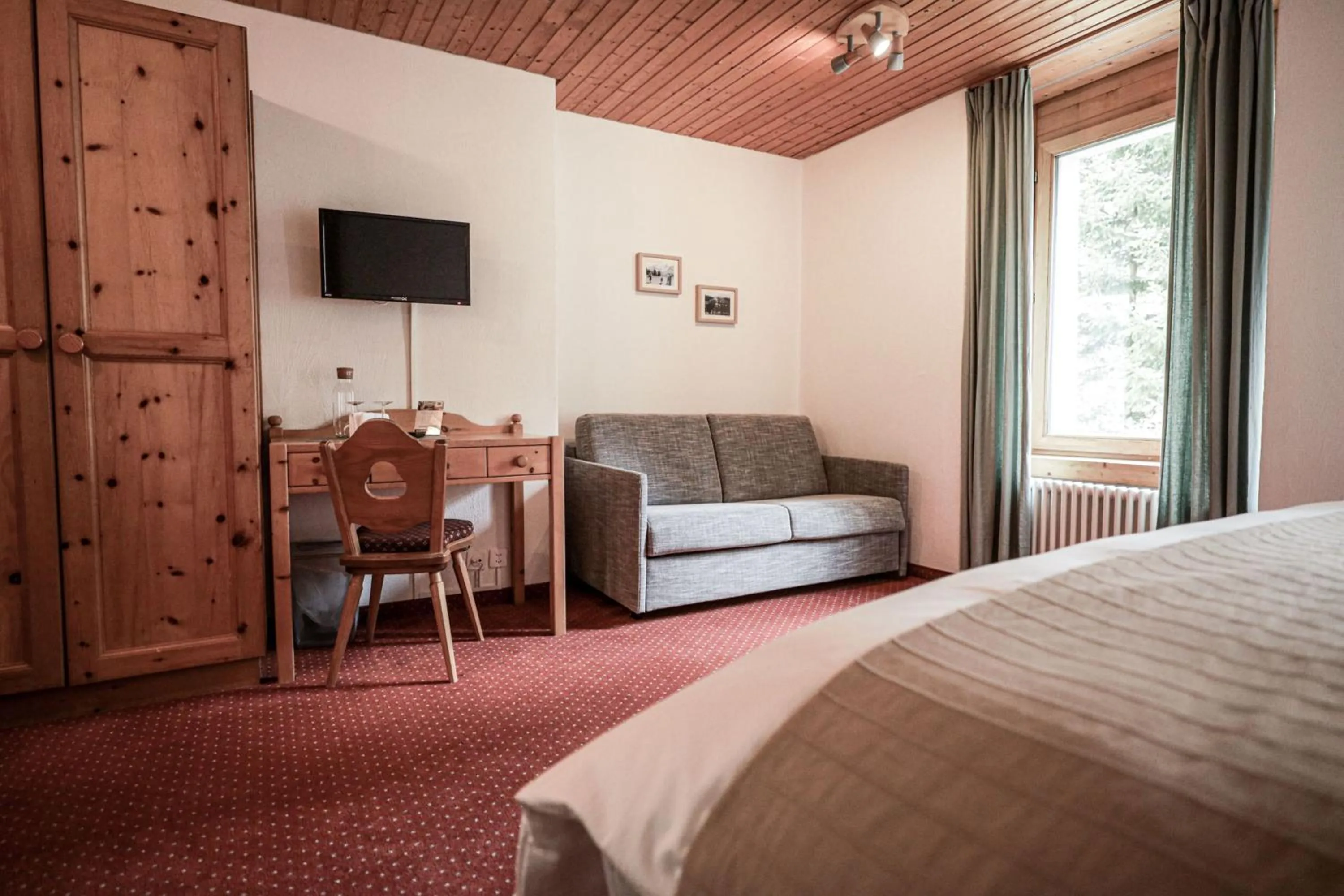 Bedroom, Bed in Hotel Seehof-Arosa