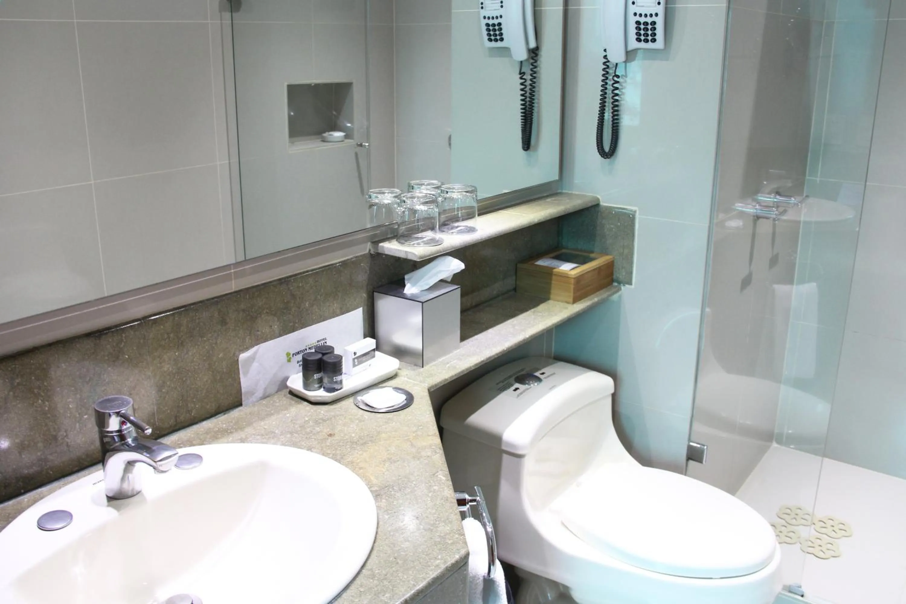 Toilet in GHL Hotel Portón Medellín