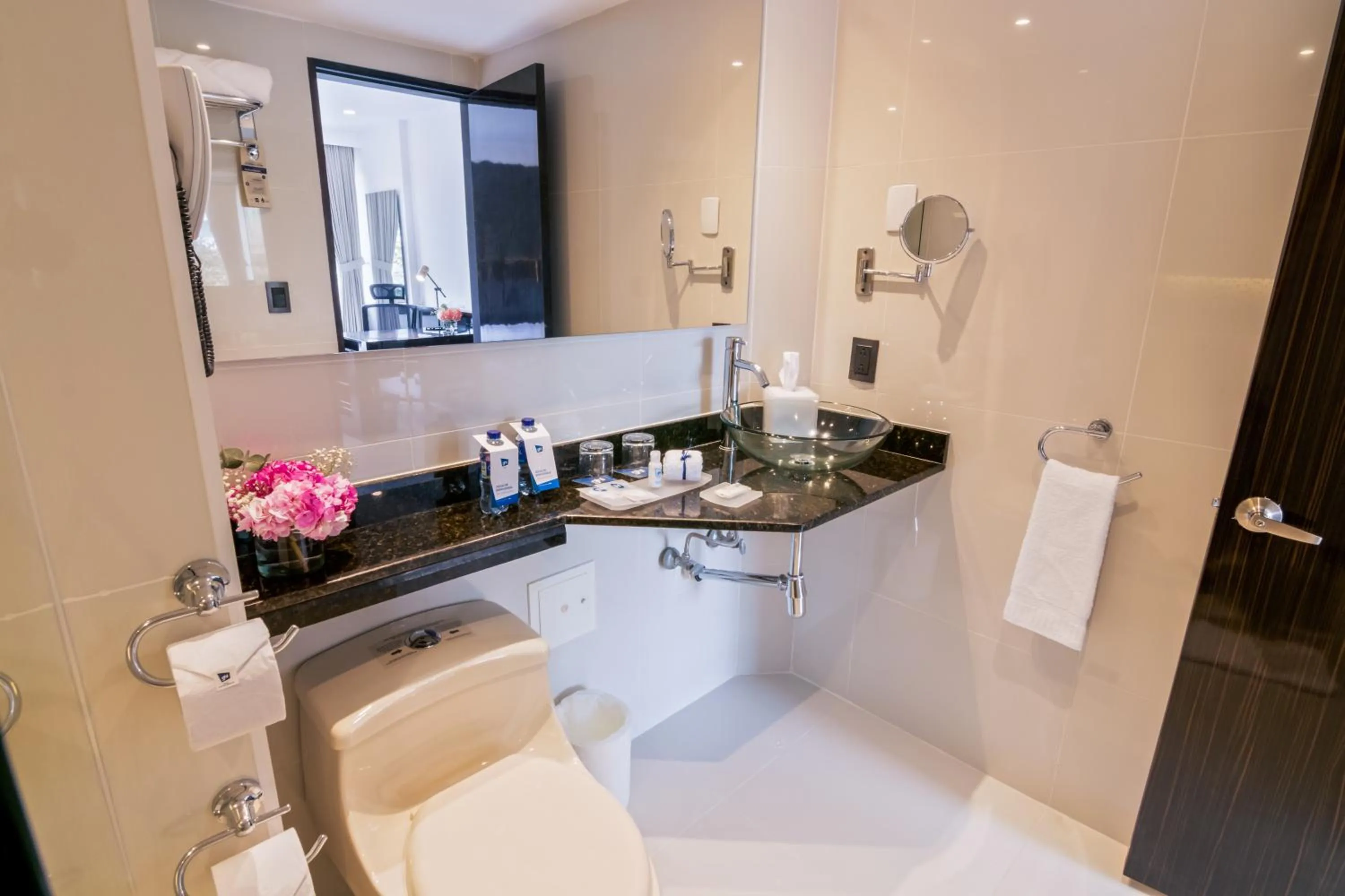 Shower in GHL Hotel Portón Medellín