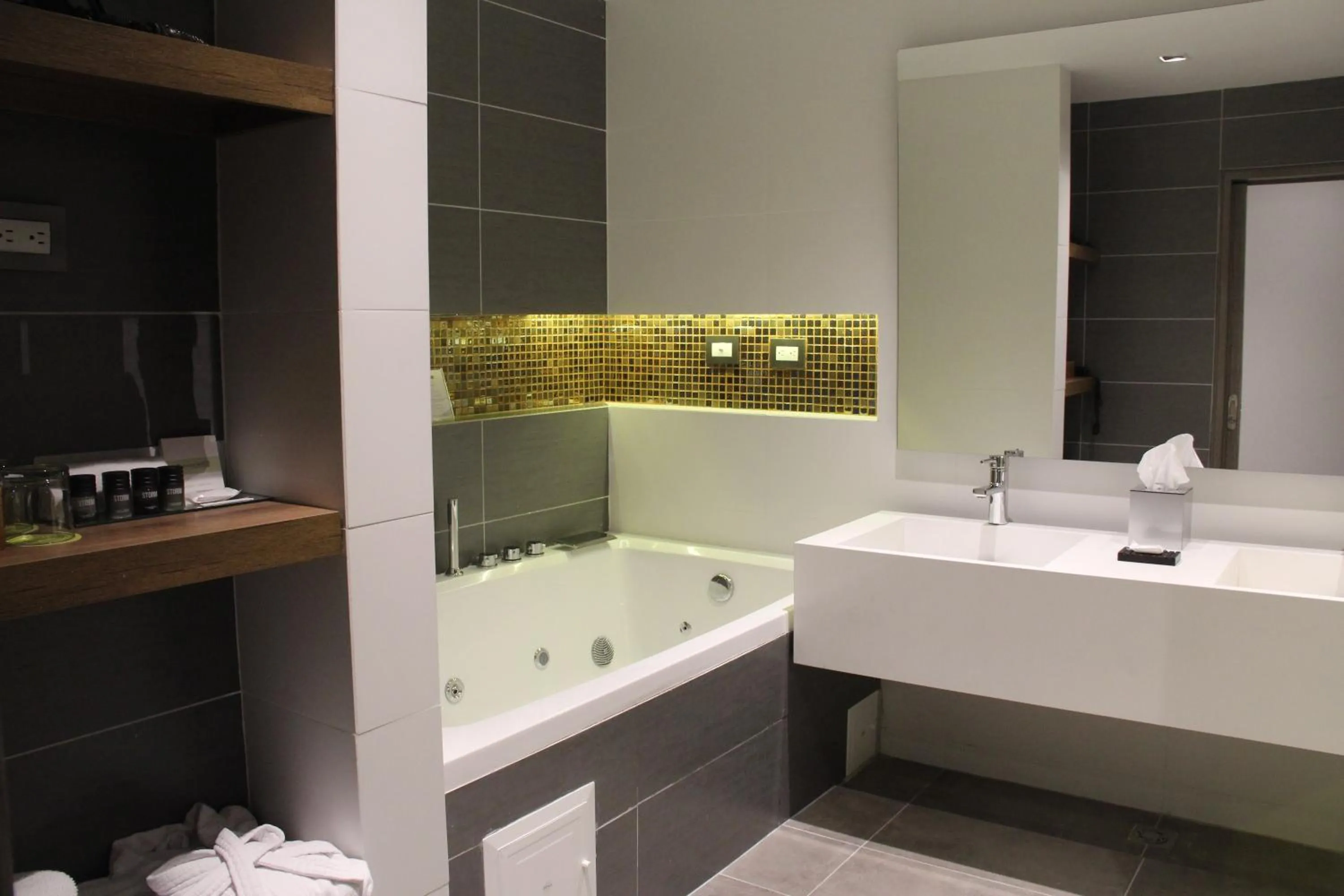 Shower in GHL Hotel Portón Medellín