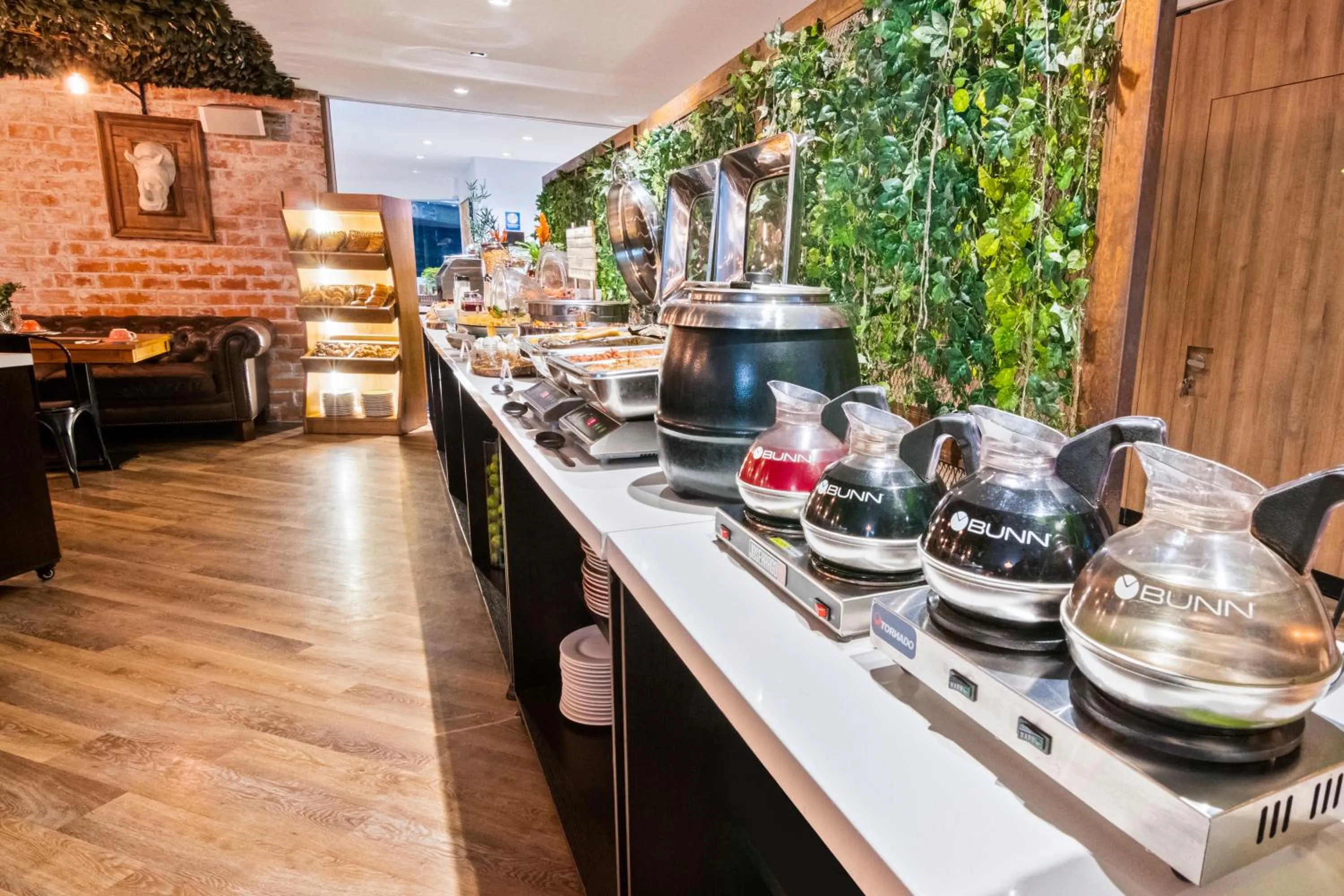 Food and drinks in GHL Hotel Portón Medellín