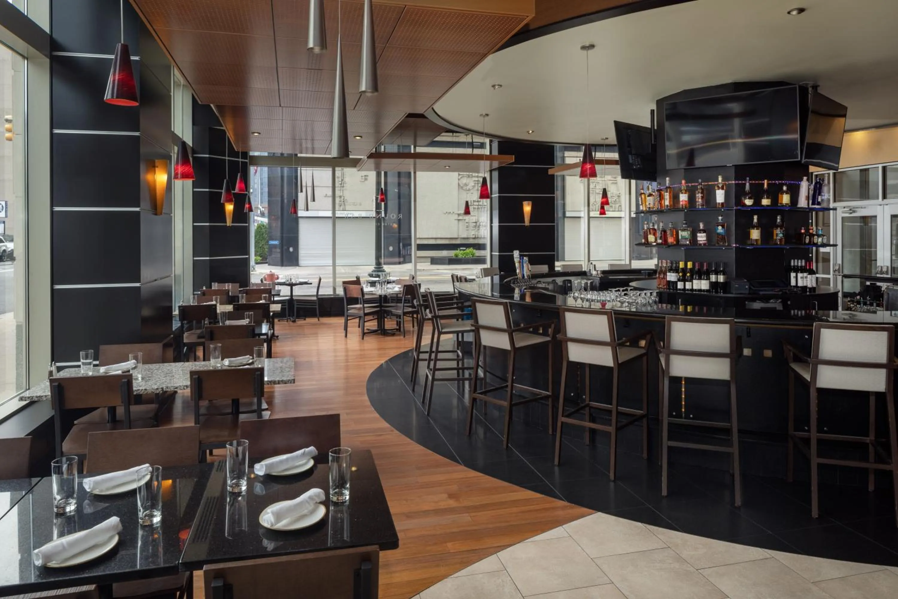 Restaurant/places to eat in DoubleTree Suites by Hilton Hotel Detroit Downtown - Fort Shelby