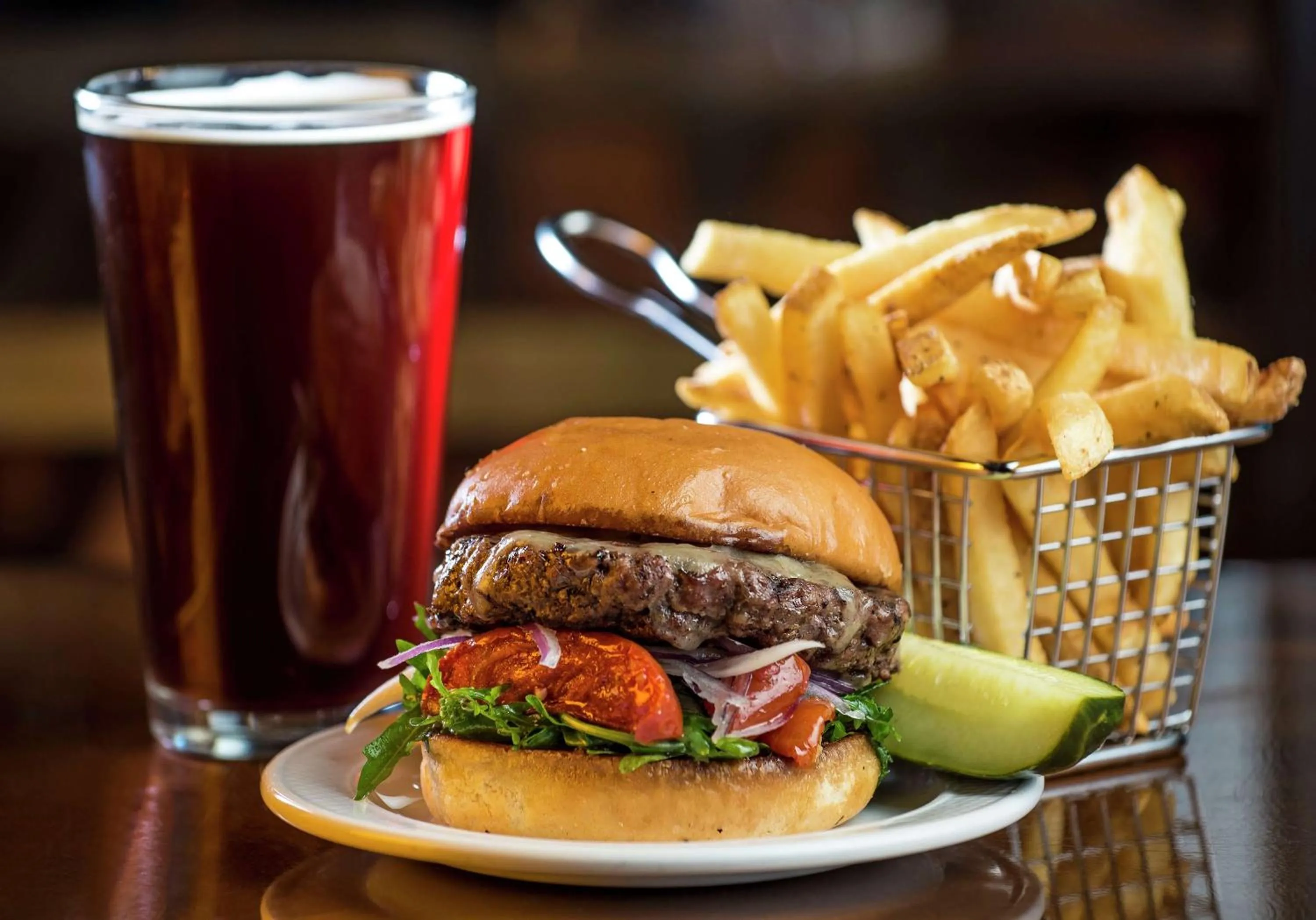 Dining area in DoubleTree Suites by Hilton Hotel Detroit Downtown - Fort Shelby