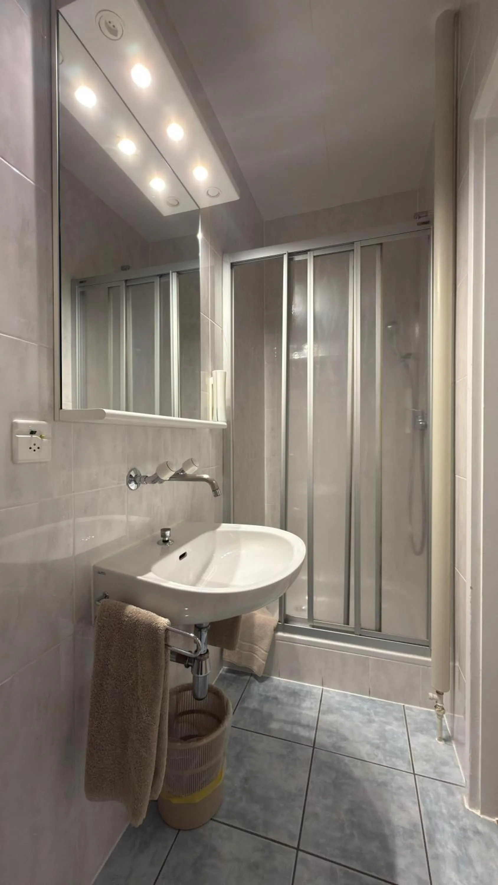 Bathroom in Hostellerie du XVI Siècle