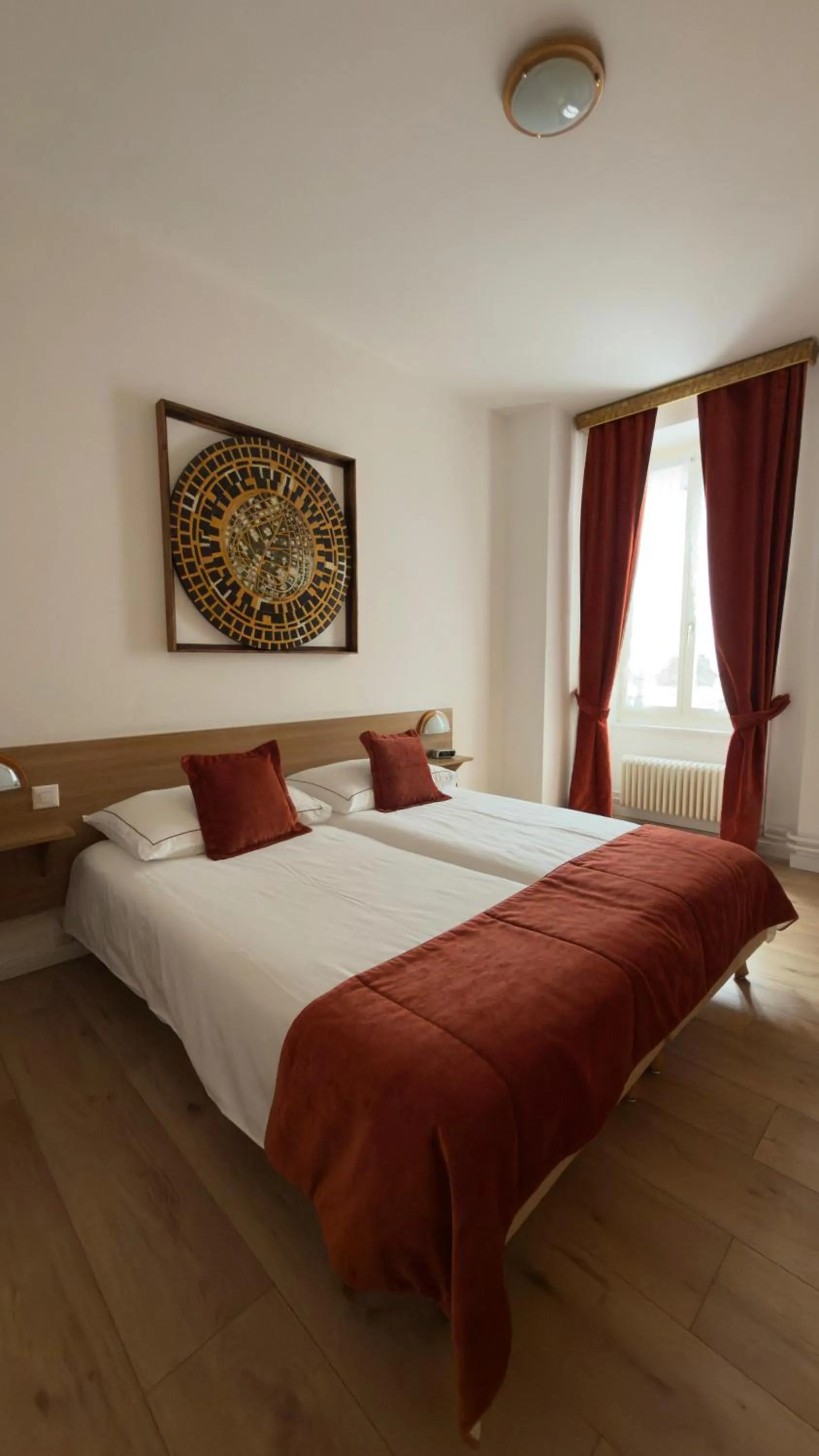 Bed in Hostellerie du XVI Siècle