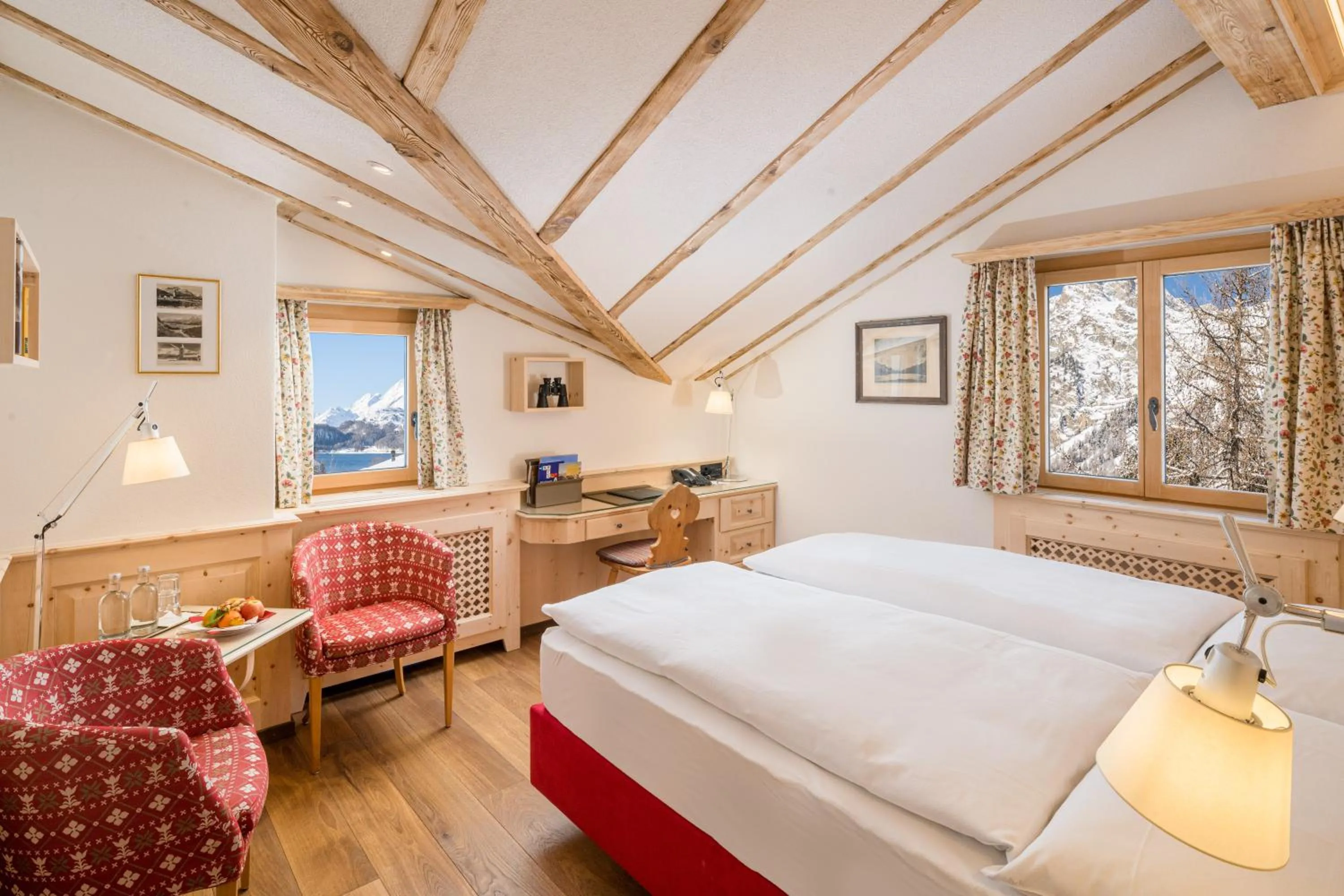 Photo of the whole room, Bed in Hotel Chesa Randolina