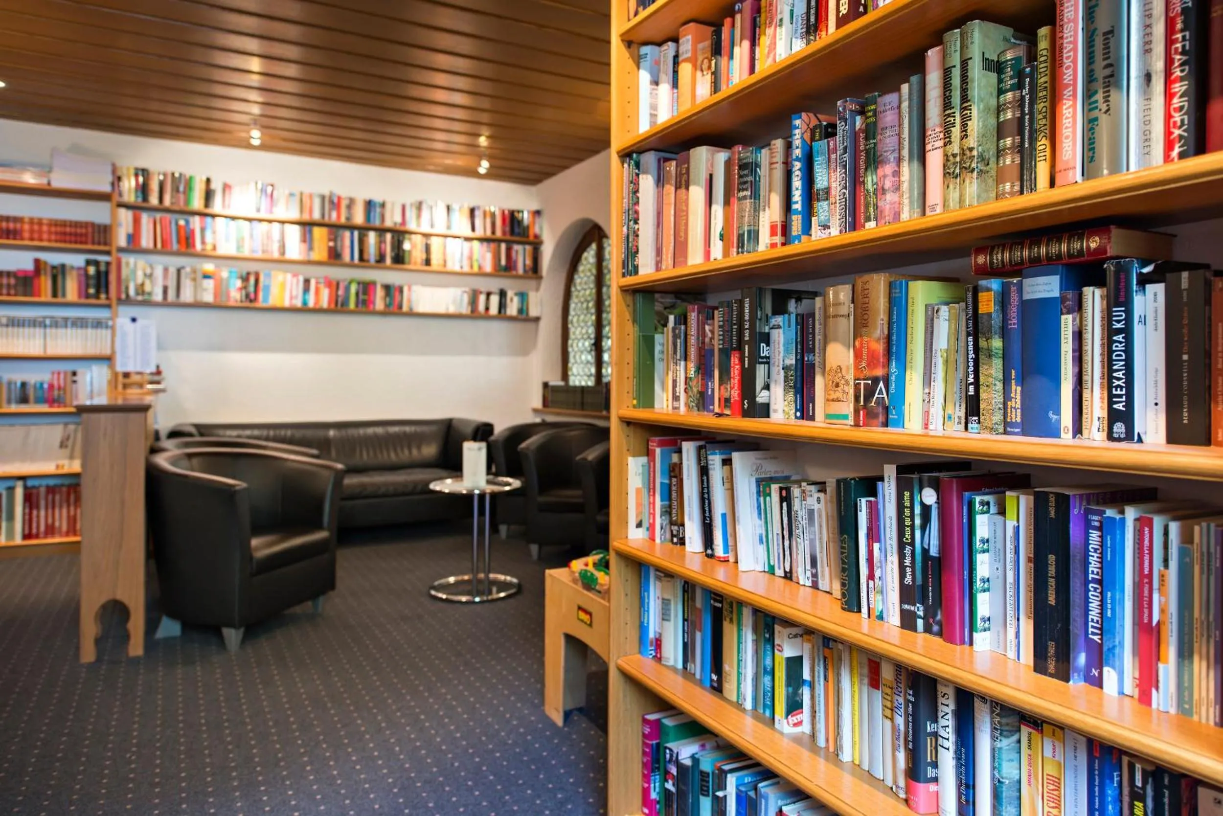 Library in Hotel Chesa Randolina