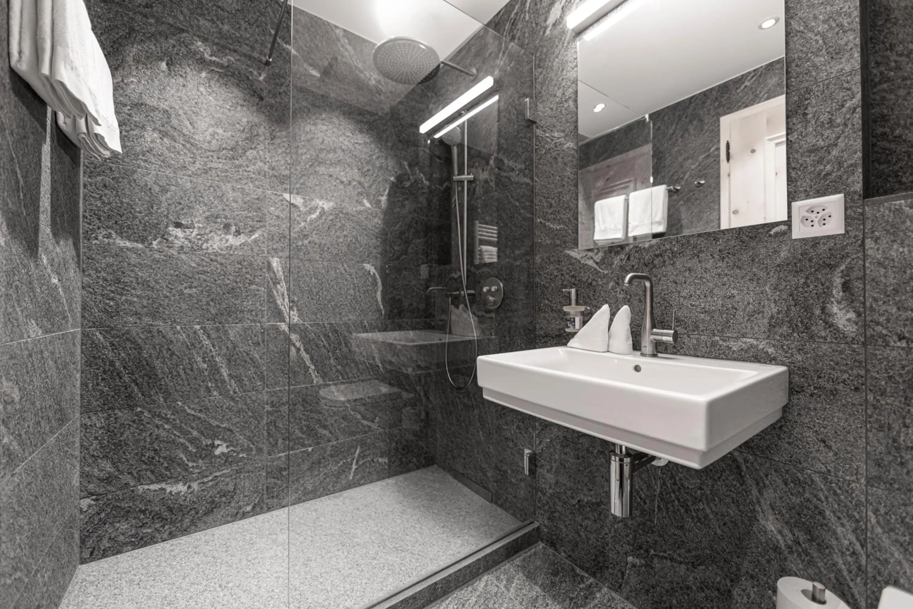 Shower in Hotel Chesa Randolina