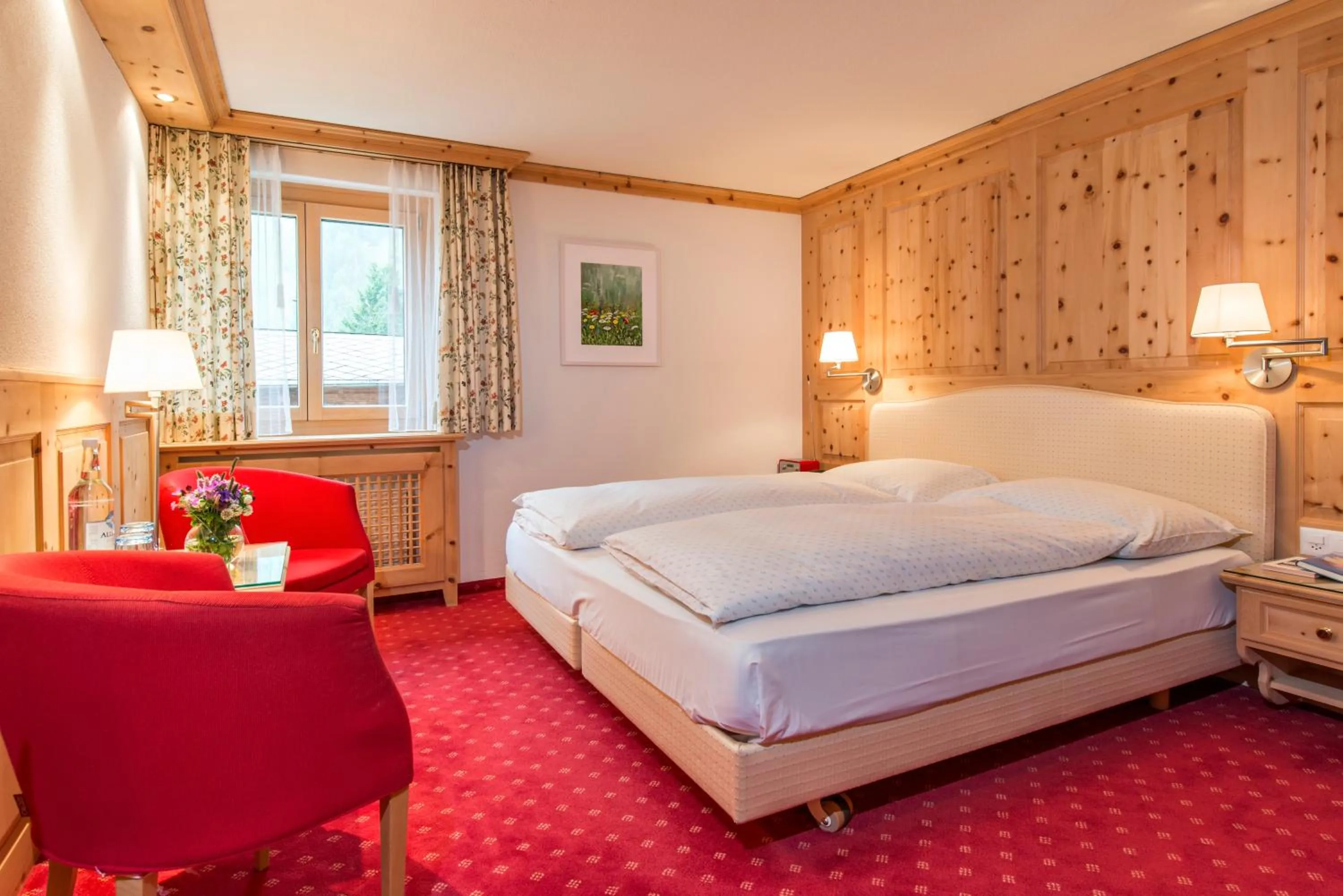 Photo of the whole room, Bed in Hotel Chesa Randolina