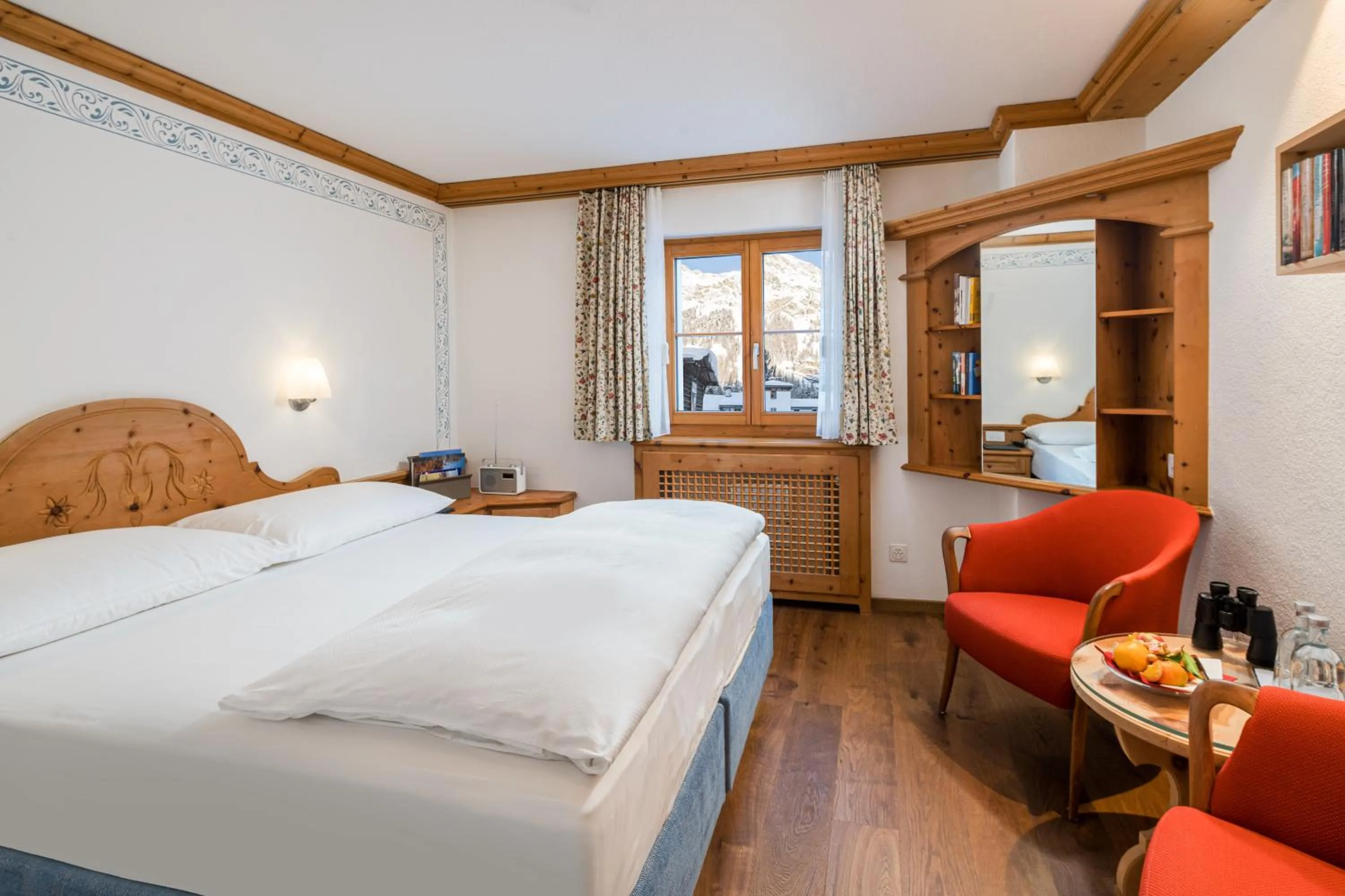 Photo of the whole room, Bed in Hotel Chesa Randolina