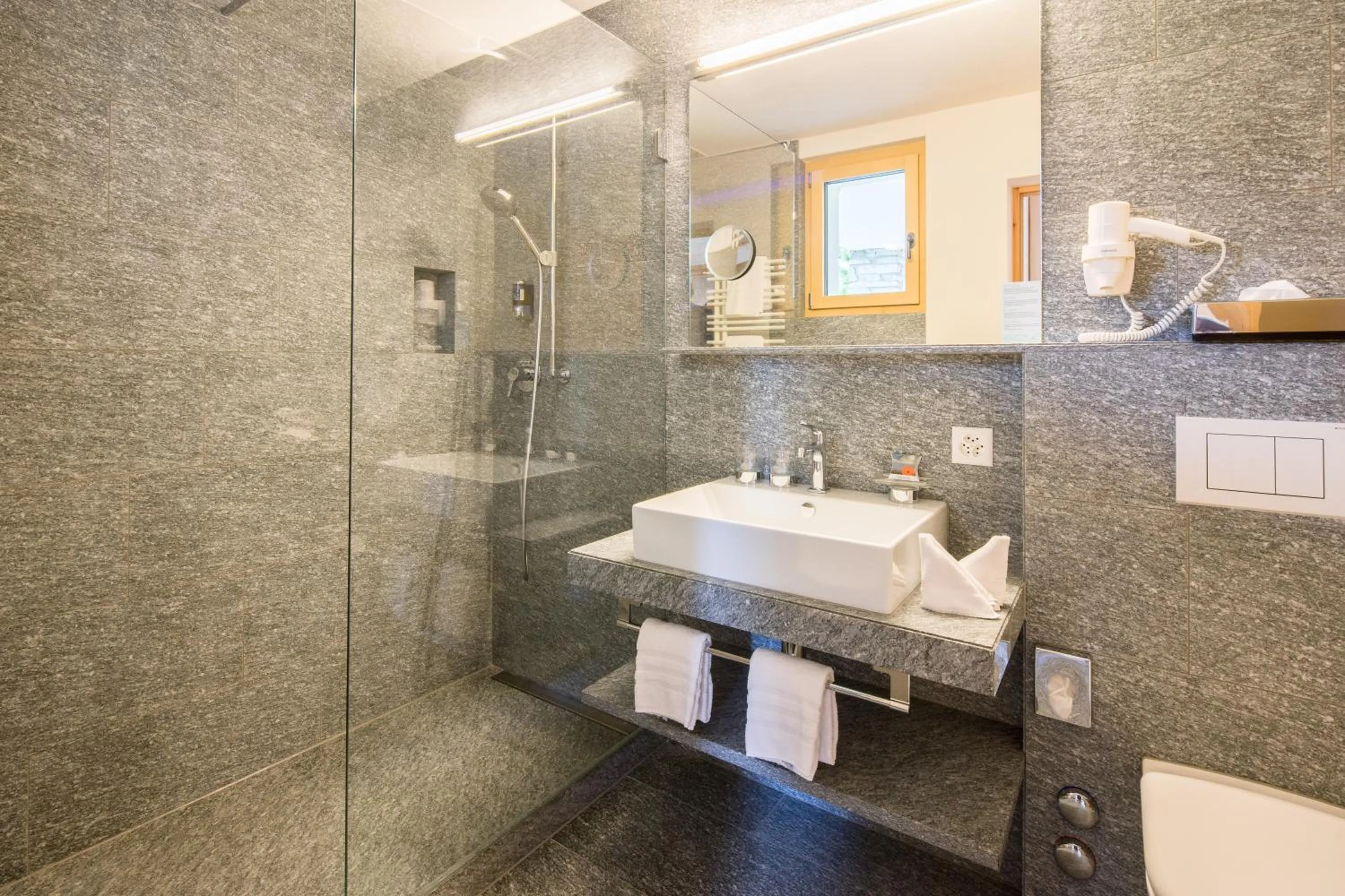 Shower in Hotel Chesa Randolina