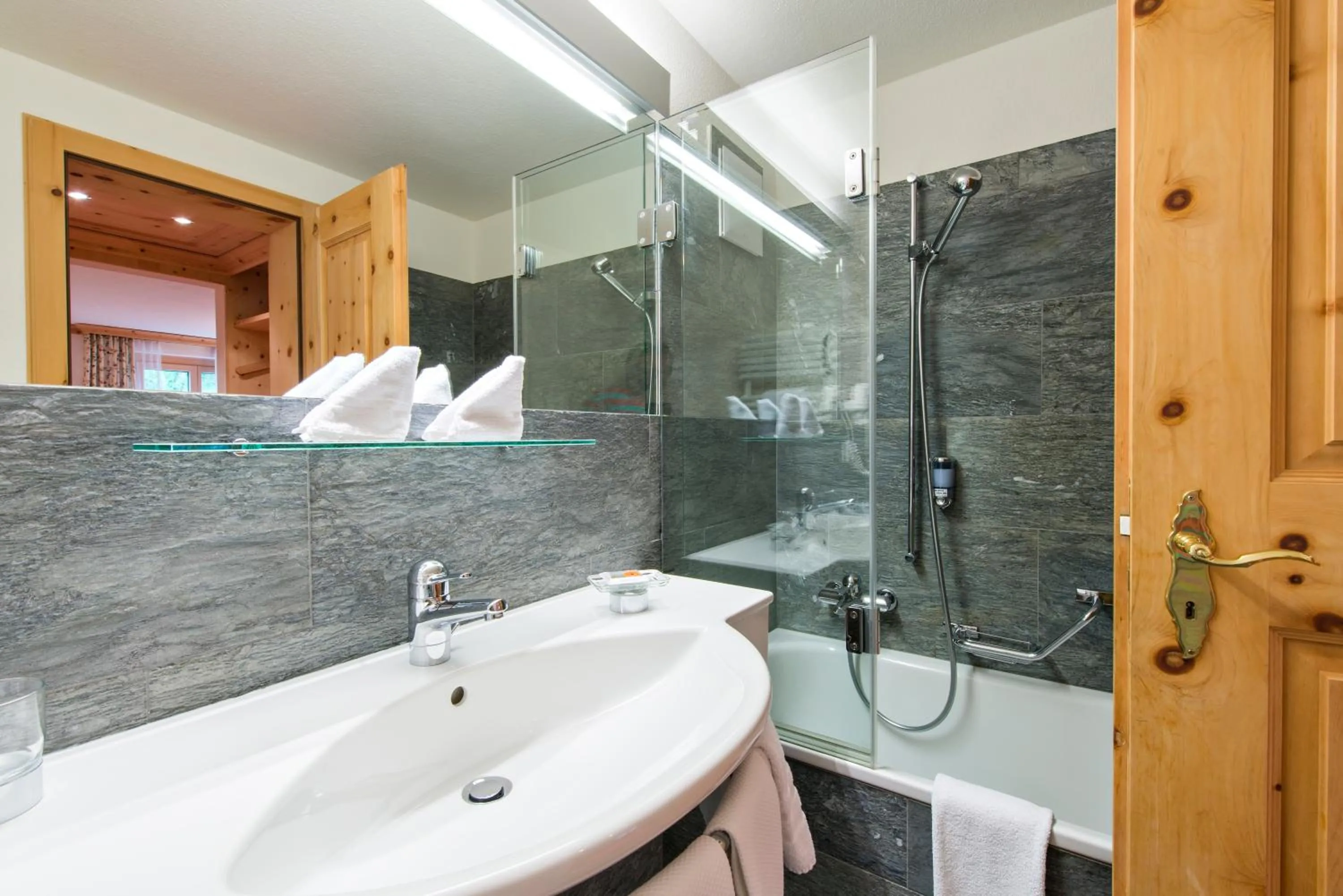 Bathroom in Hotel Chesa Randolina