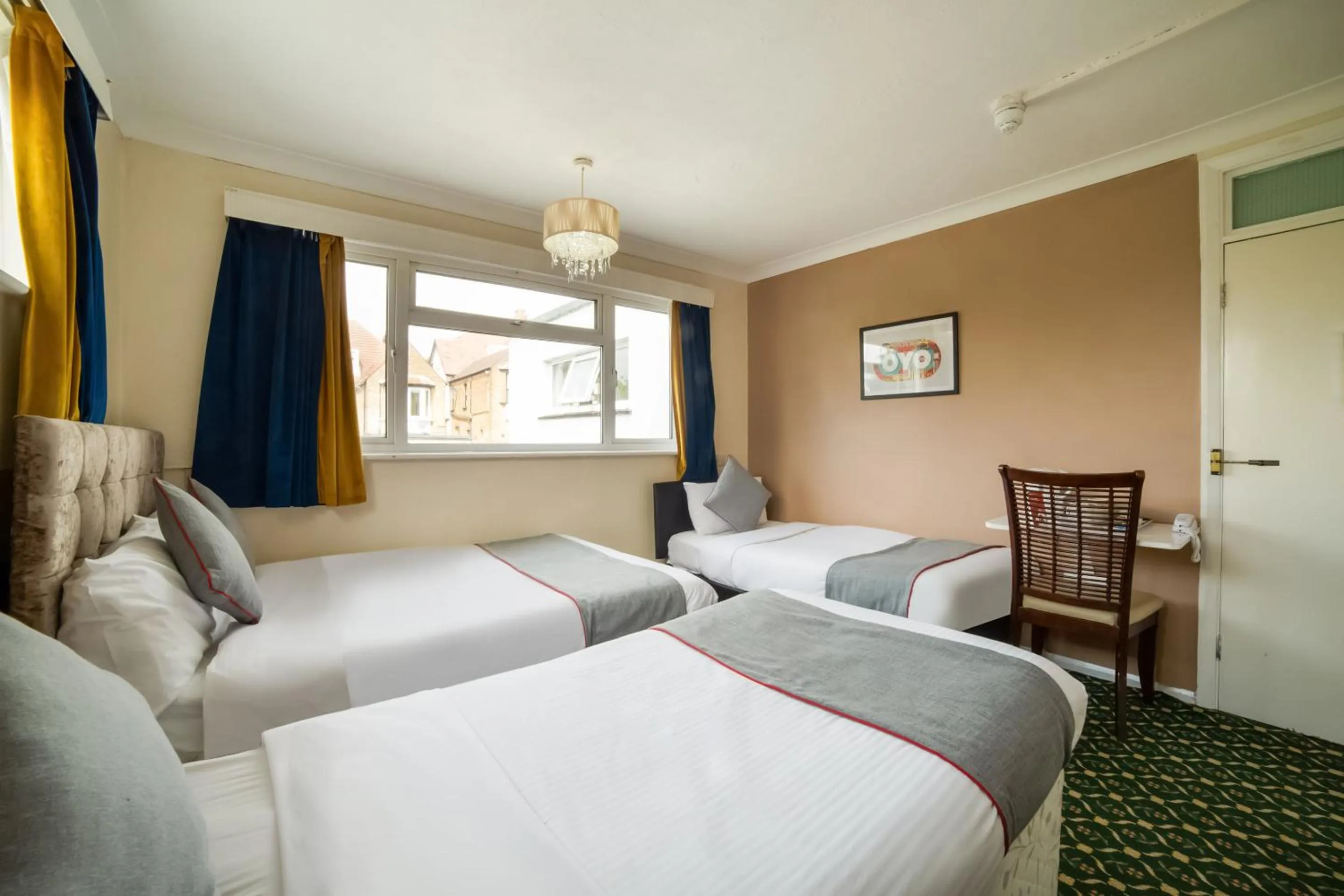 Bedroom, Bed in Devine Beach Hotel, Westcliff Southend-On-Sea