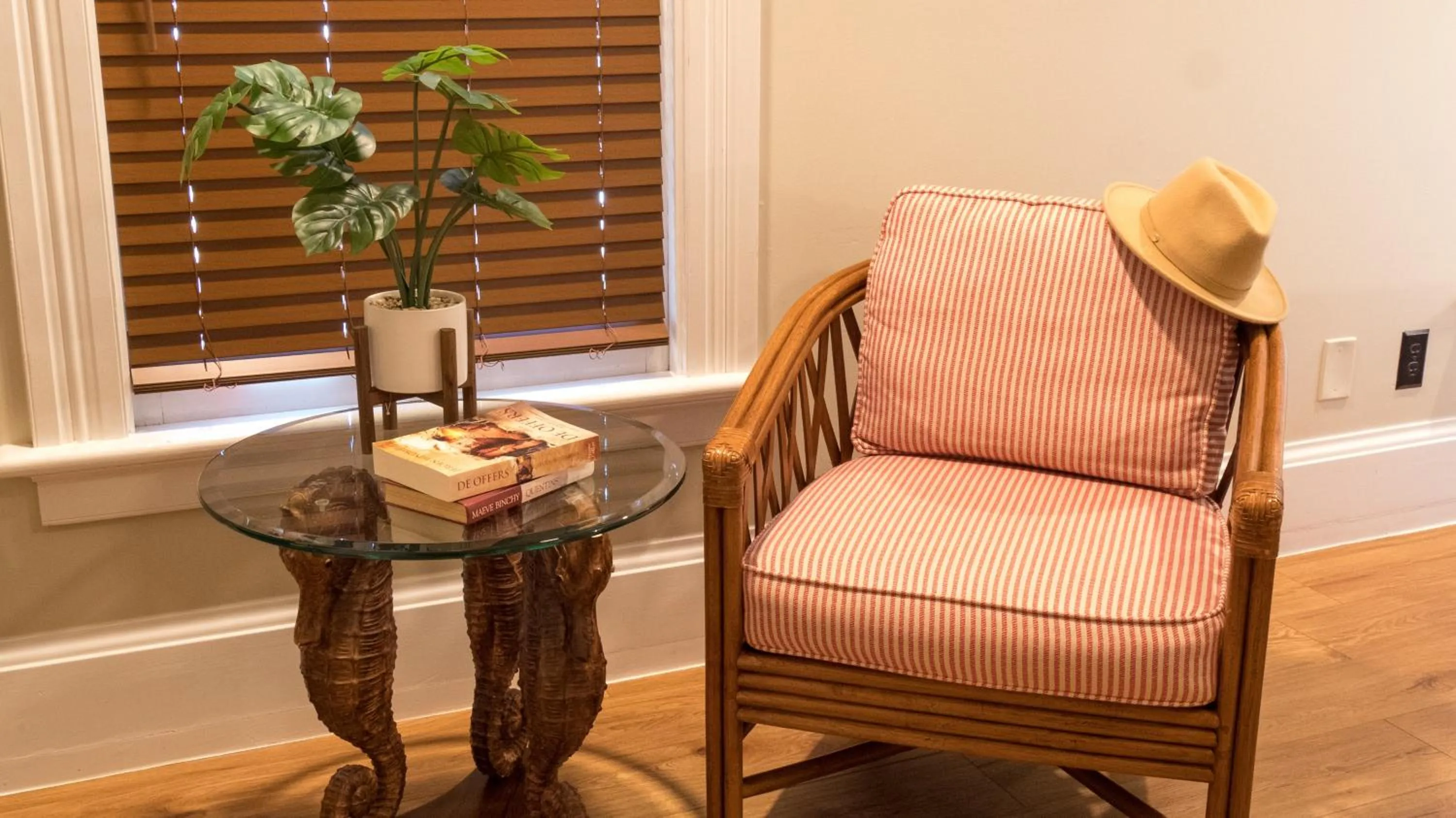 Seating area in Silver Palms Inn