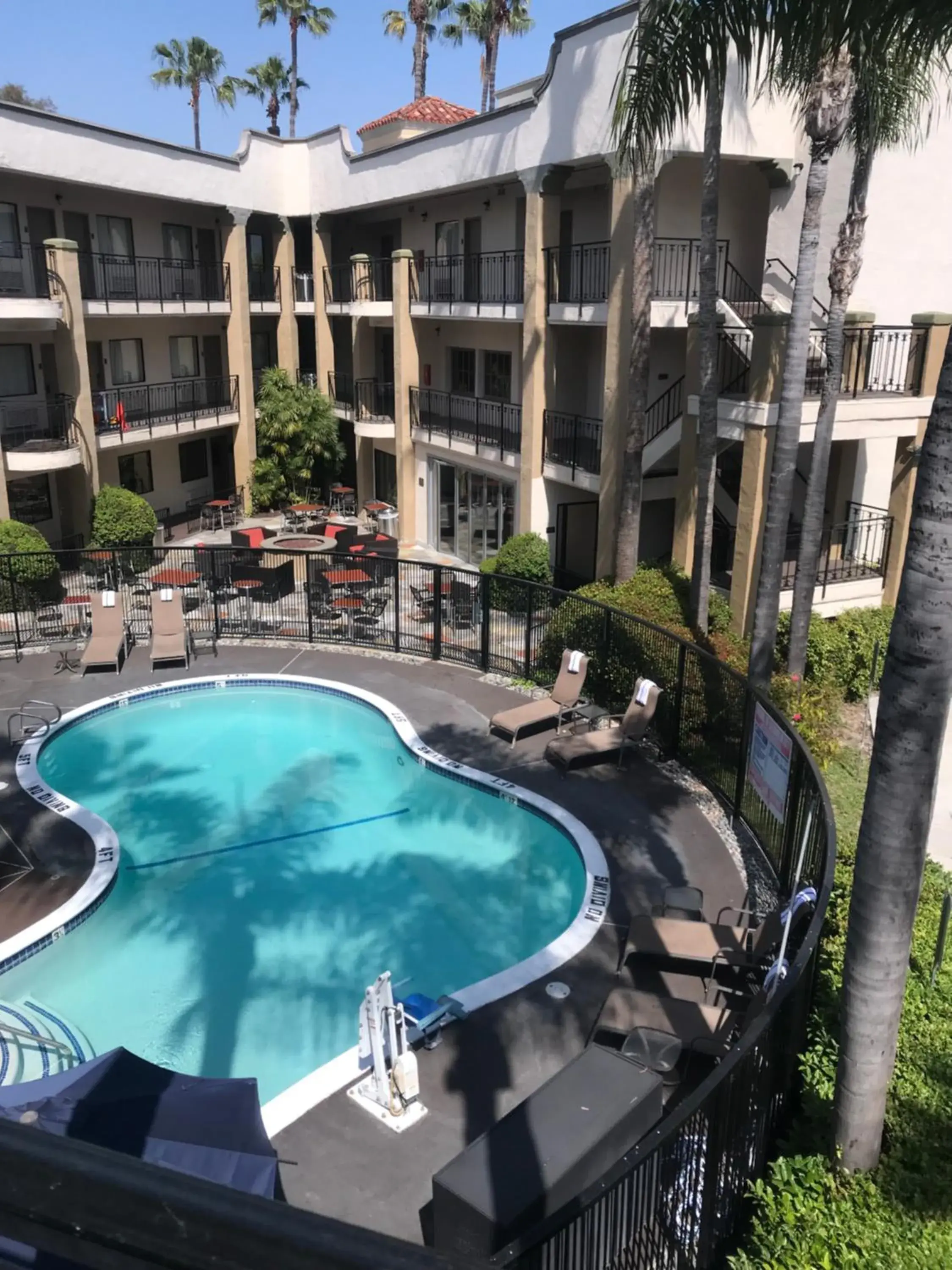 Standard Room, 1 King Bed, Non Smoking in Comfort Inn & Suites Orange County John Wayne Airport Standard Room, 1 King Bed, Non Smoking in Comfort Inn & Suites Orange County John Wayne Airport