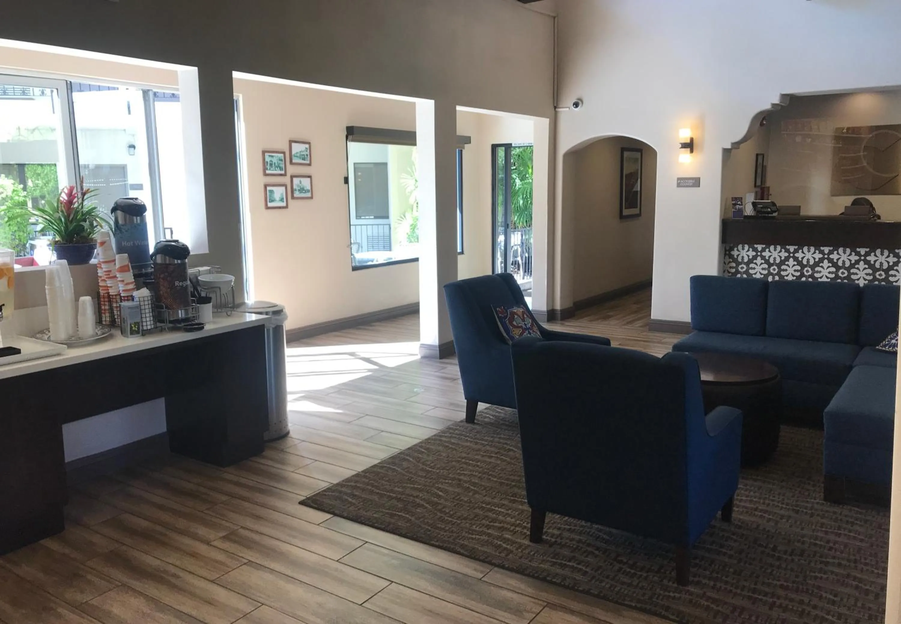 Property building in Comfort Inn & Suites Orange County John Wayne Airport